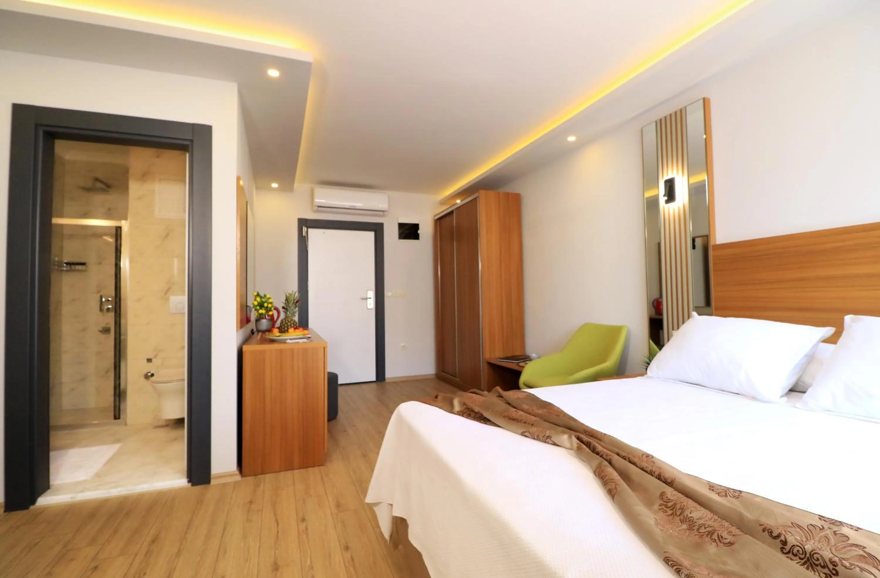 Bedroom in ALMIRCAN HOTEL