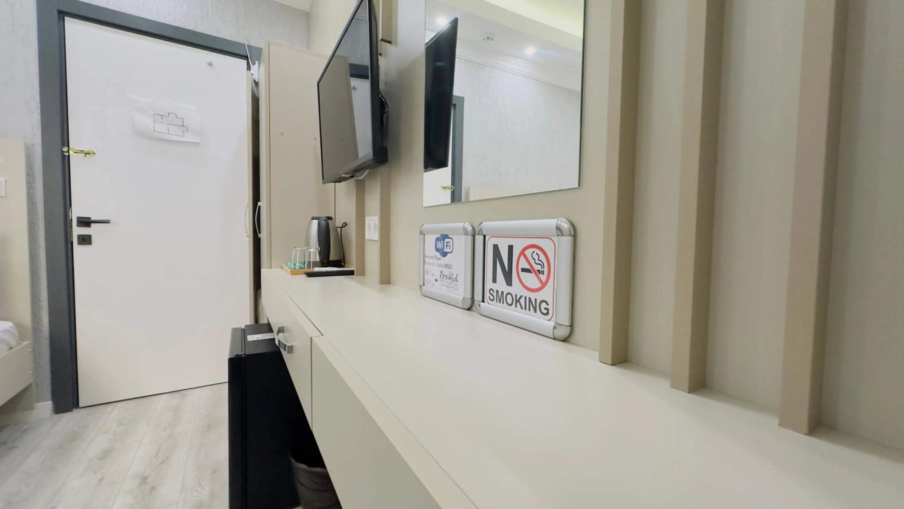 TV and multimedia in La Mer Old City Hotel