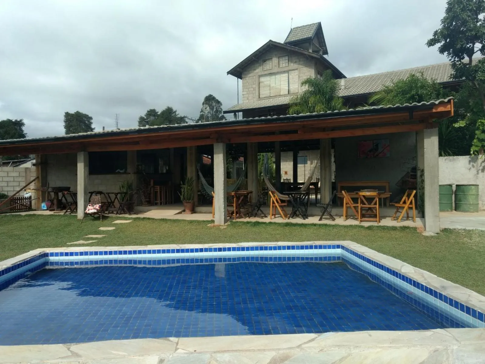 Swimming pool in Pousada Rota dos Pássaros