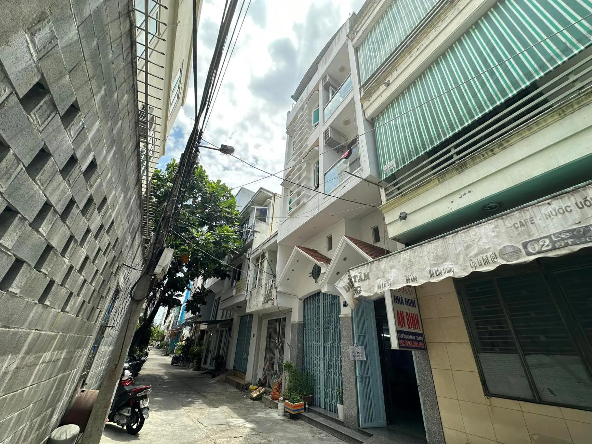 Facade/entrance in OYO 1182 An Binh Motel