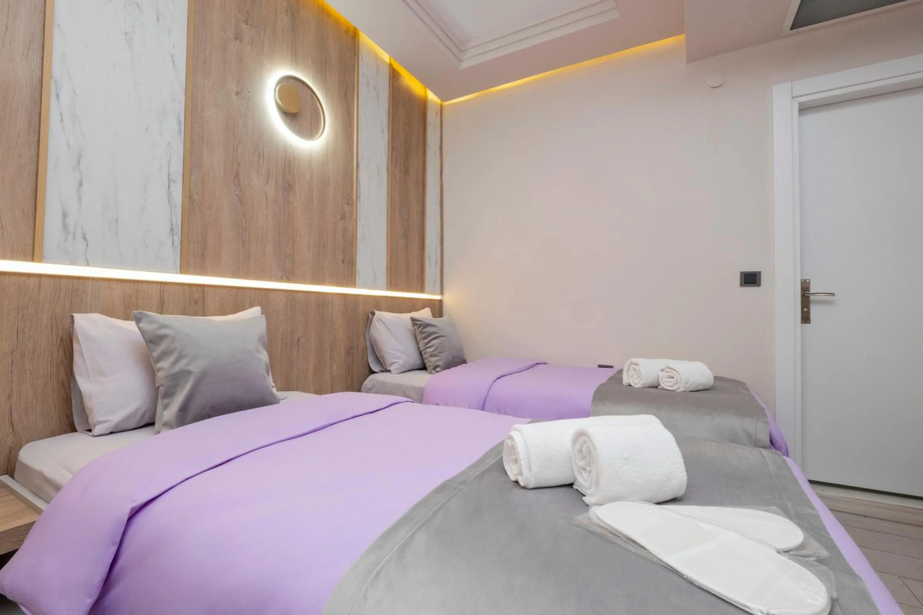 Bed in Lavender Airport Hotel