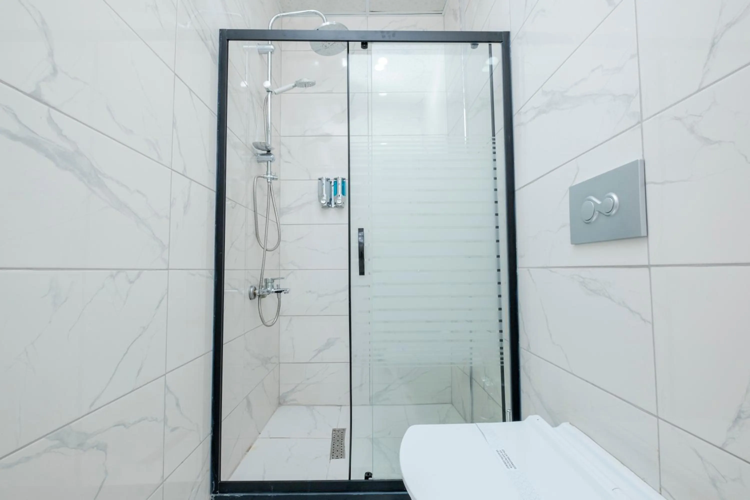 Shower in Lavender Airport Hotel