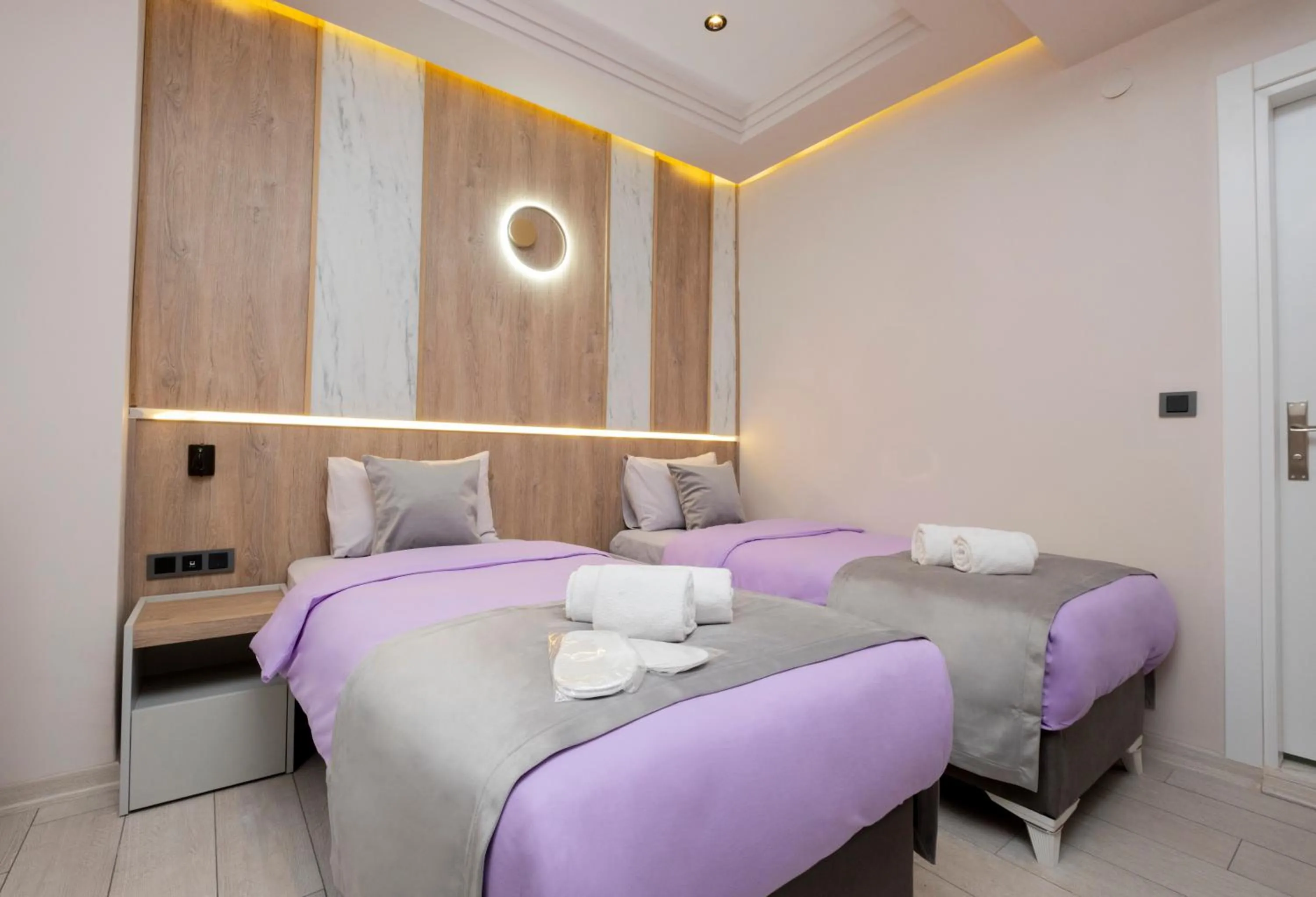 Bed in Lavender Airport Hotel