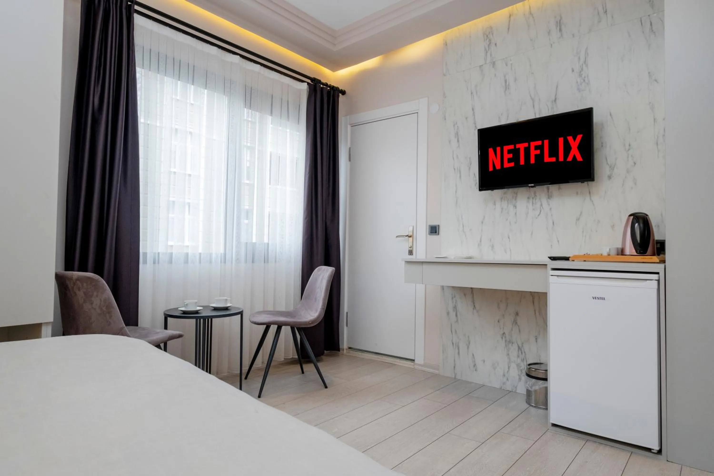 TV and multimedia, Bed in Lavender Airport Hotel