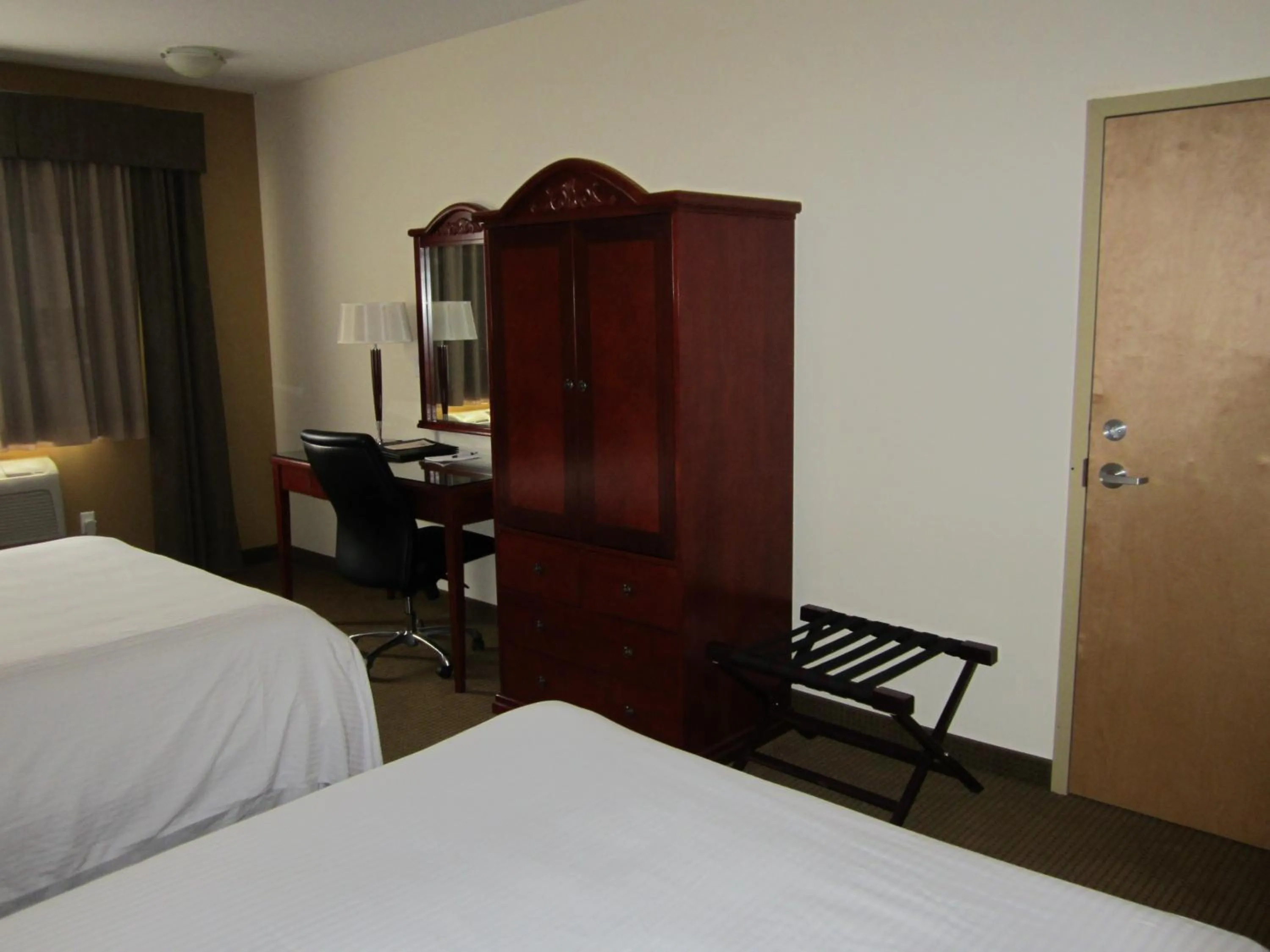 Bed in Trend Mountain Hotel & Conference Centre