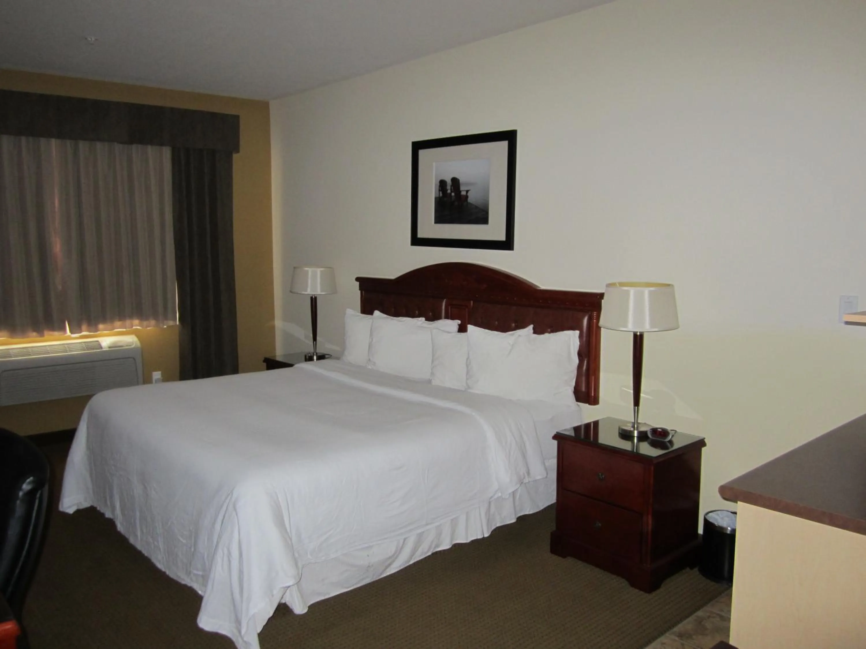 Bed in Trend Mountain Hotel & Conference Centre