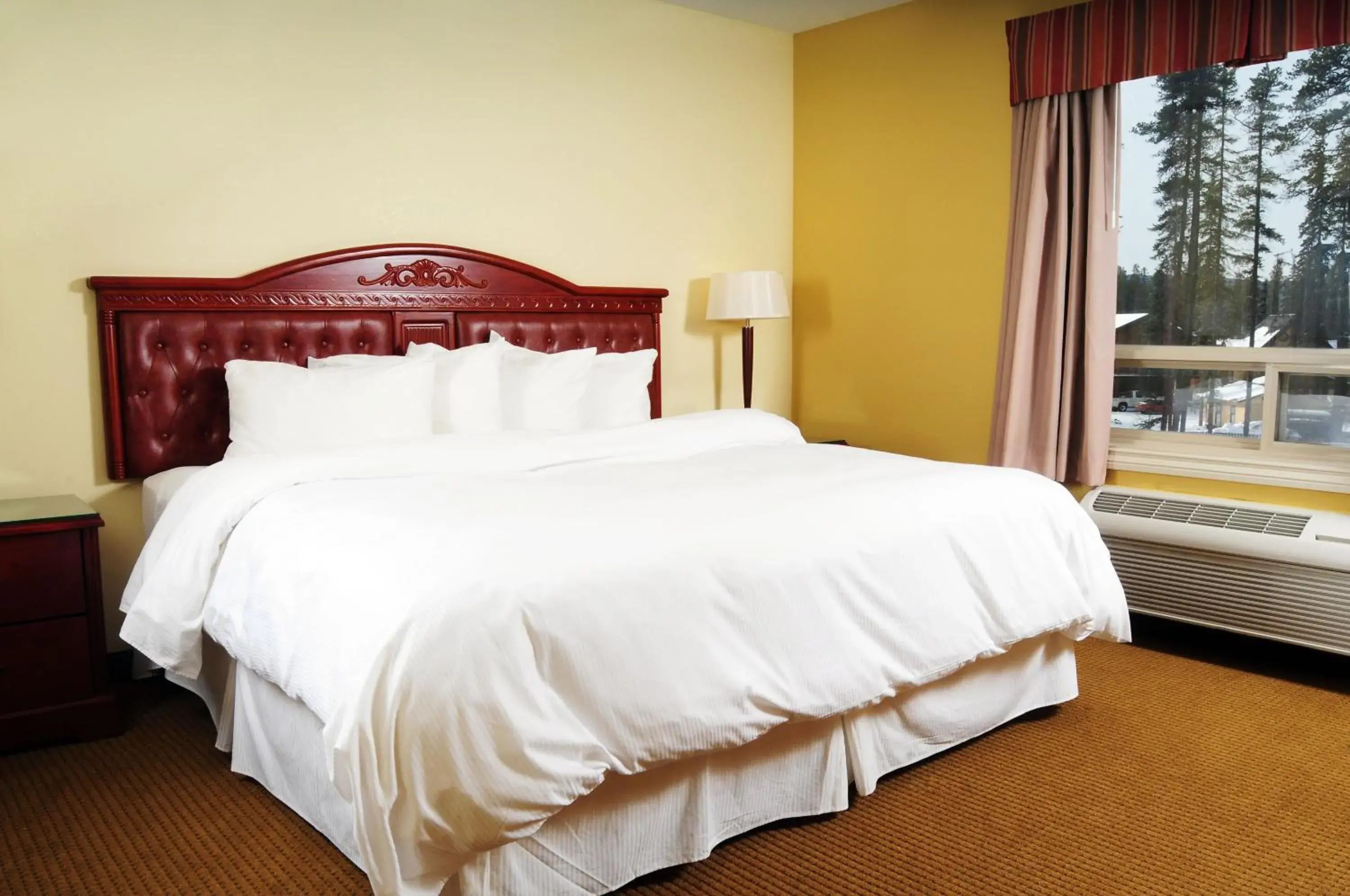 King Suite in Trend Mountain Hotel & Conference Centre King Suite in Trend Mountain Hotel & Conference Centre