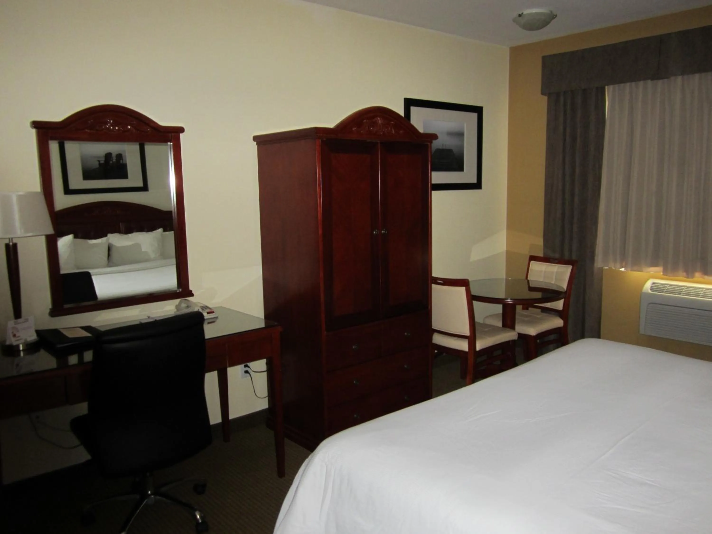 Bed in Trend Mountain Hotel & Conference Centre