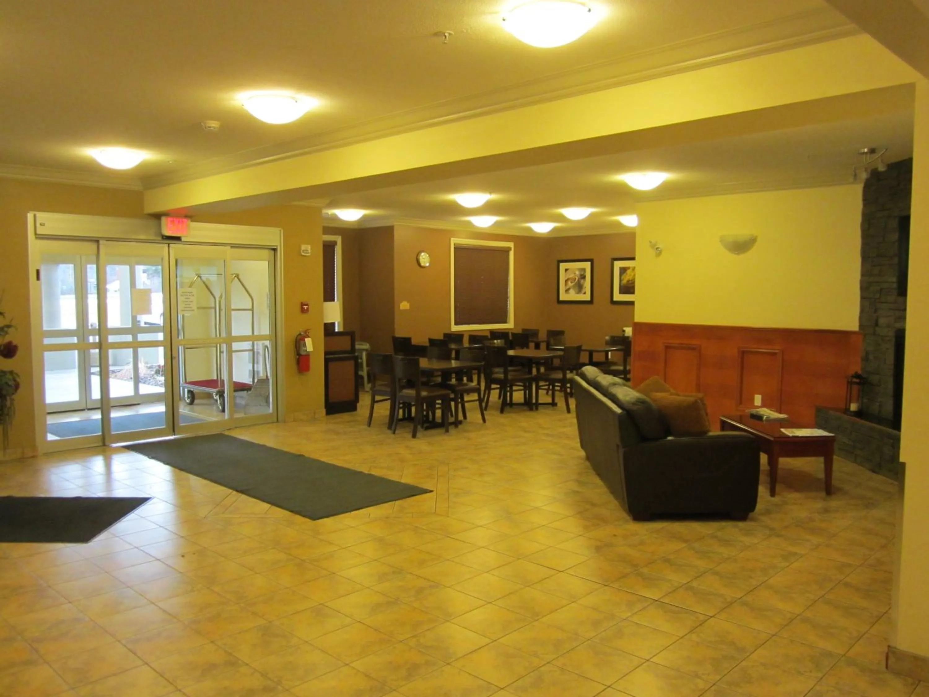 Restaurant/places to eat in Trend Mountain Hotel & Conference Centre