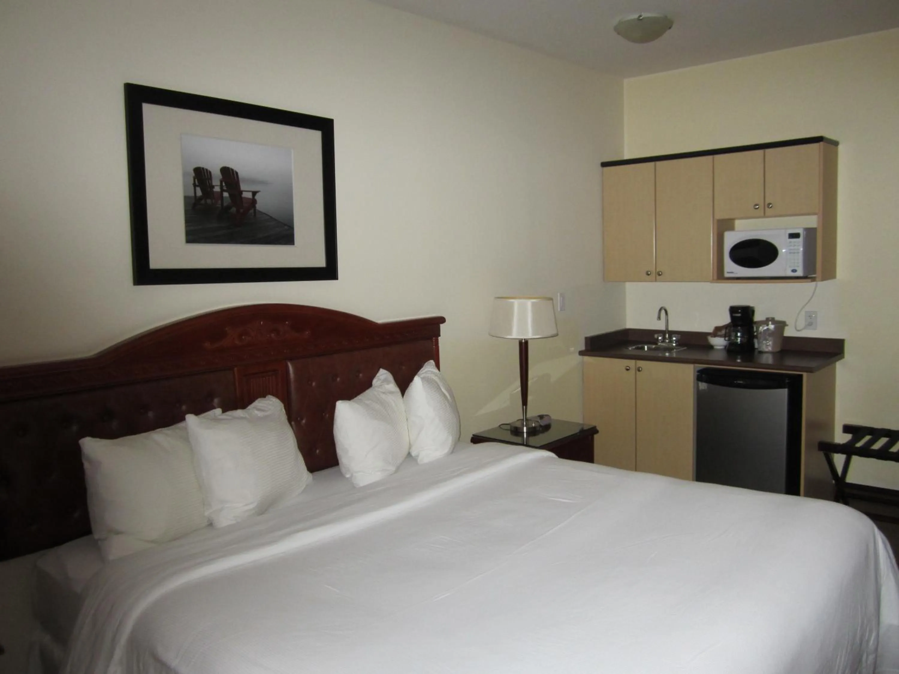 Bed in Trend Mountain Hotel & Conference Centre