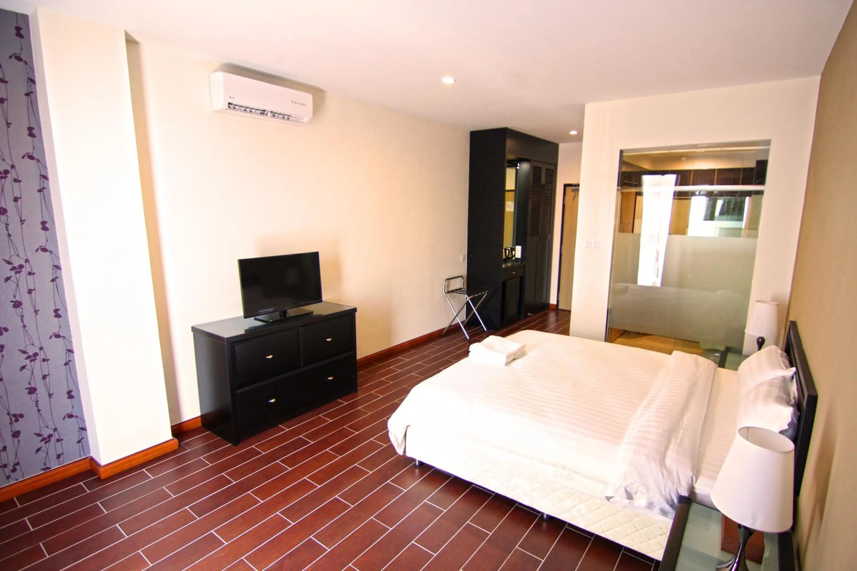 Bed in Putatan Platinum Hotel