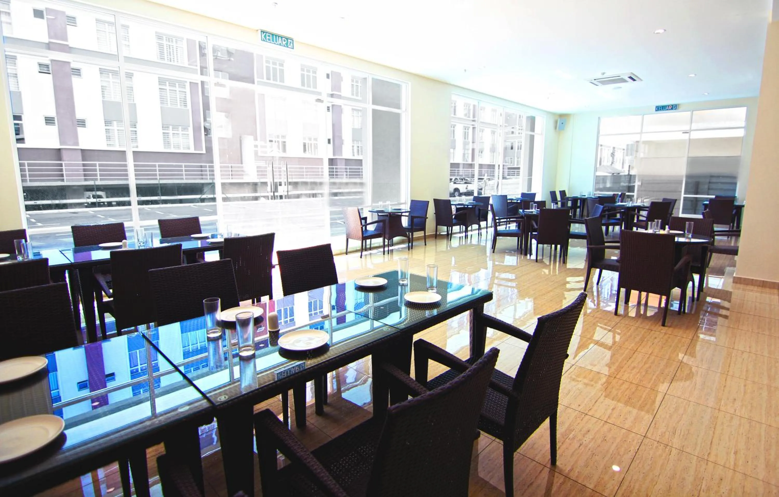 Restaurant/places to eat in Putatan Platinum Hotel