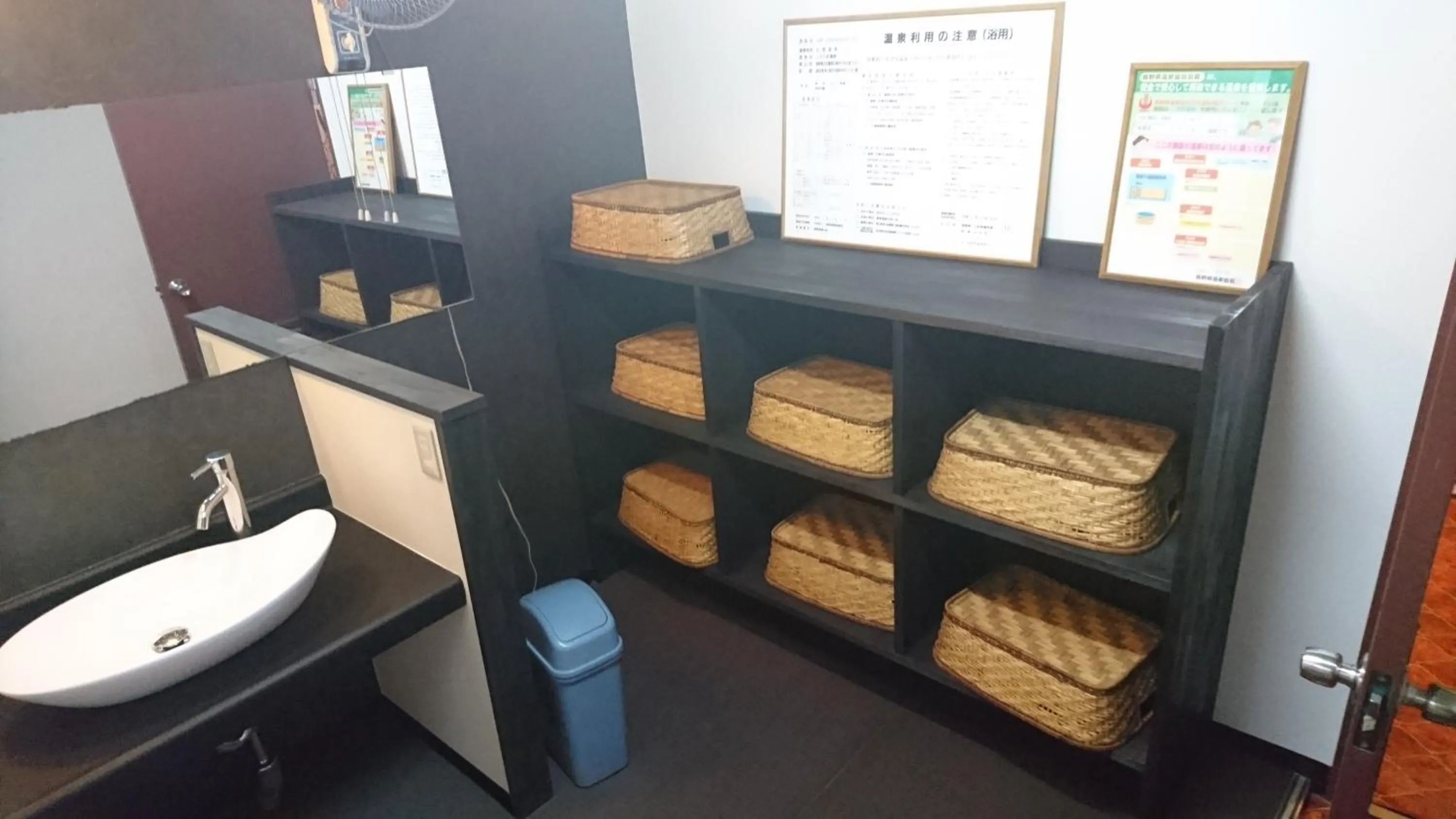 Public Bath in Hotel El Mayo
