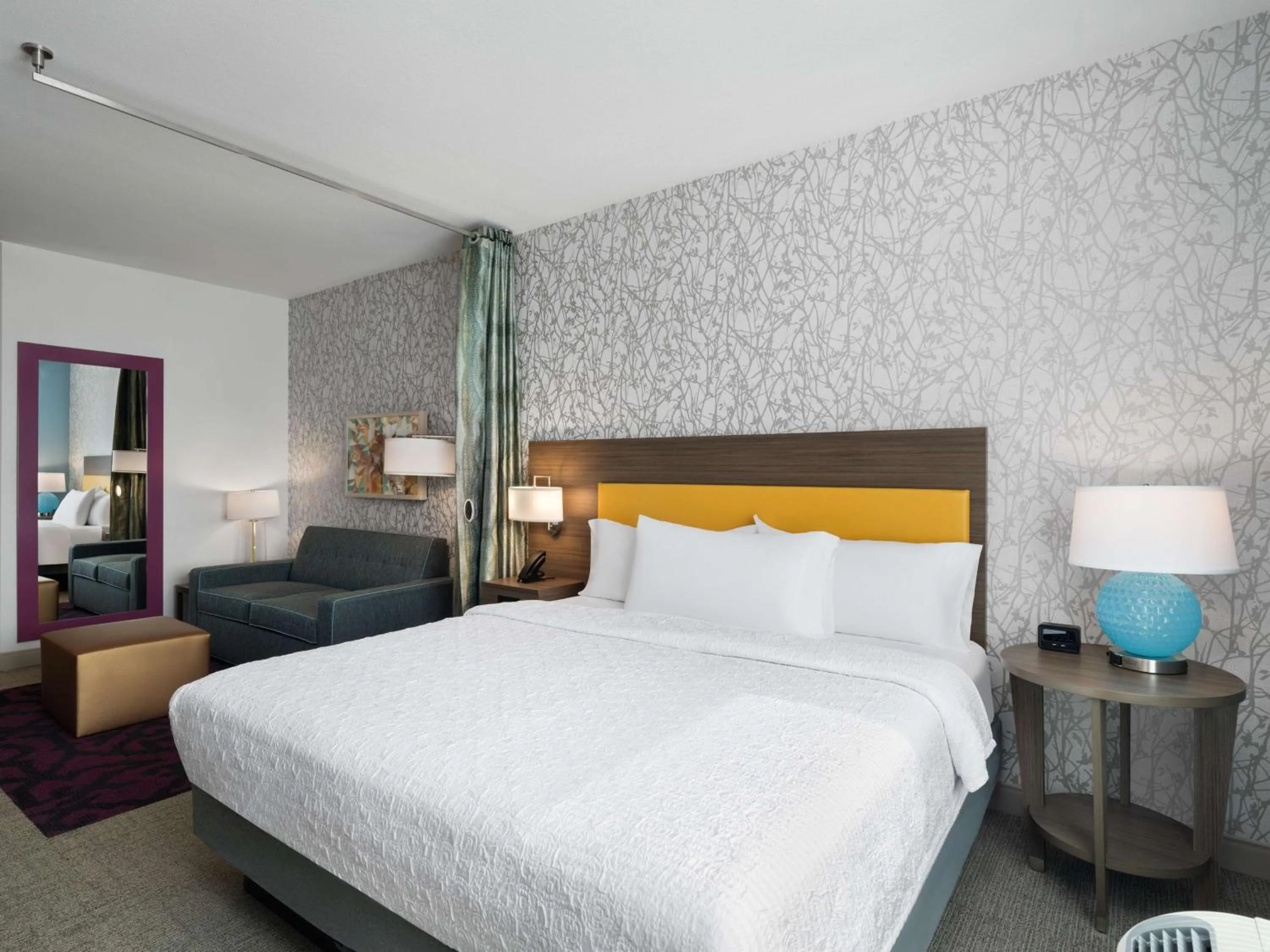 Living room, Bed in Home2 Suites By Hilton Round Rock Medical Center