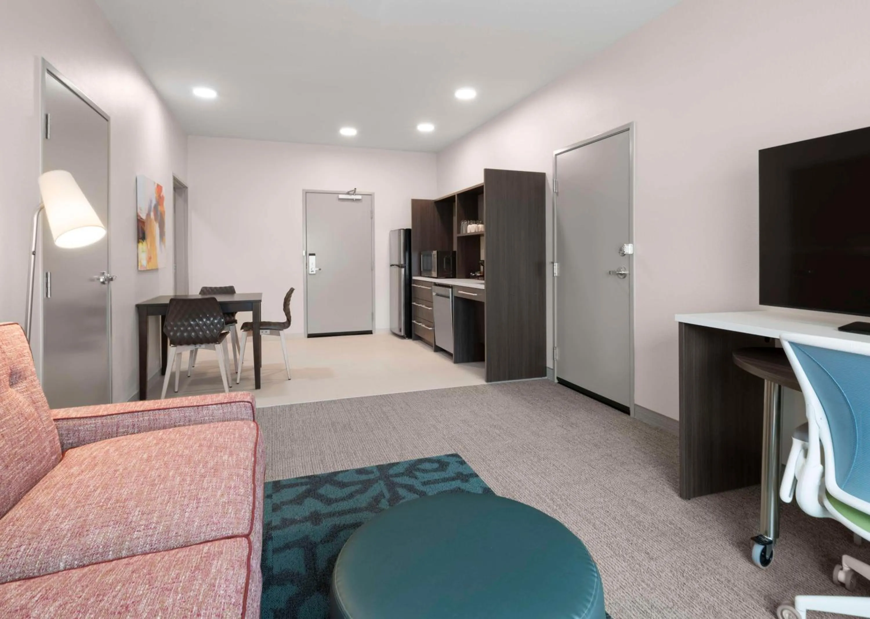 Kitchen or kitchenette in Home2 Suites by Hilton Orlando South Davenport