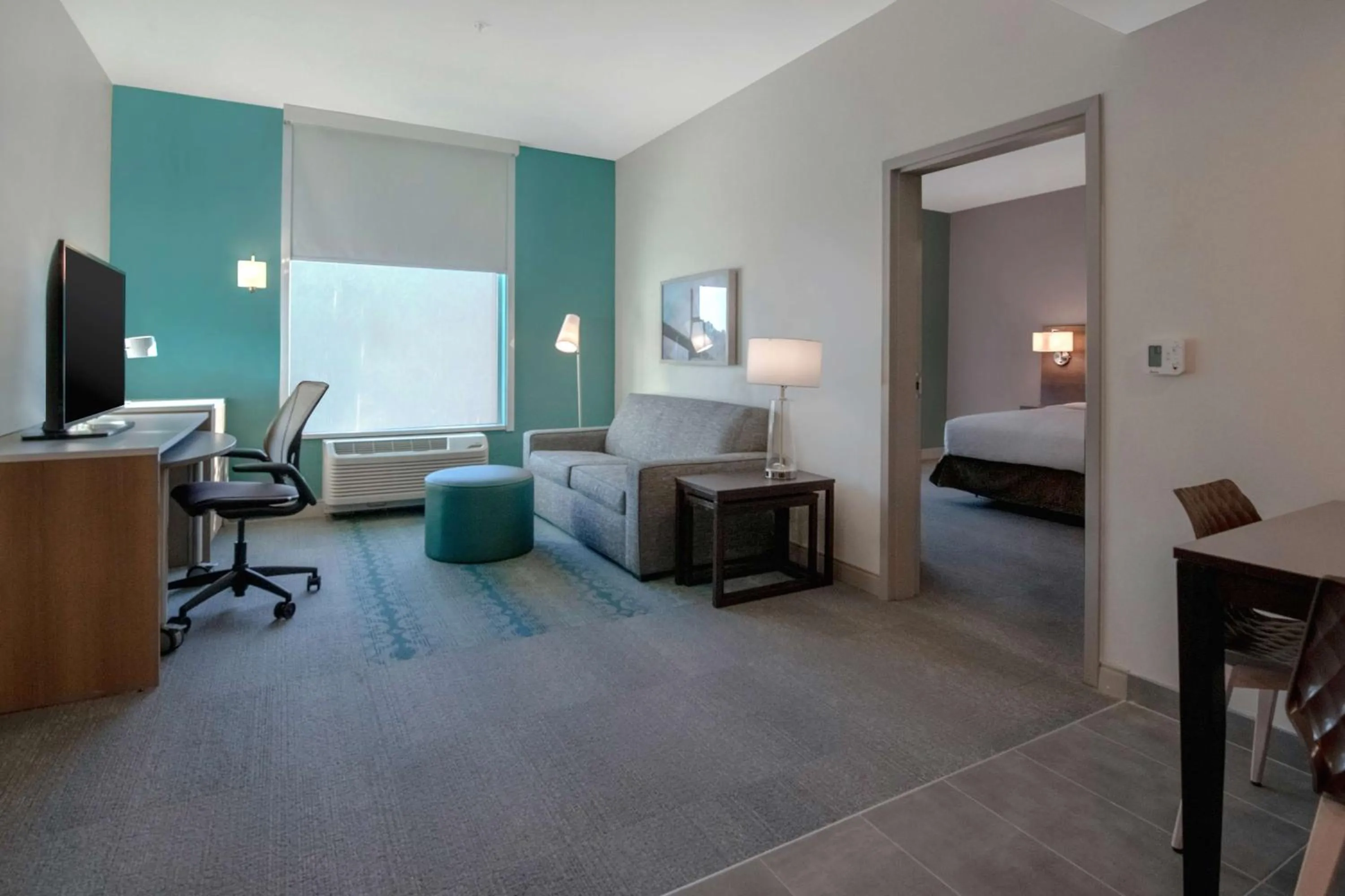 Living room, Bed in Home2 Suites By Hilton Savannah I95 North