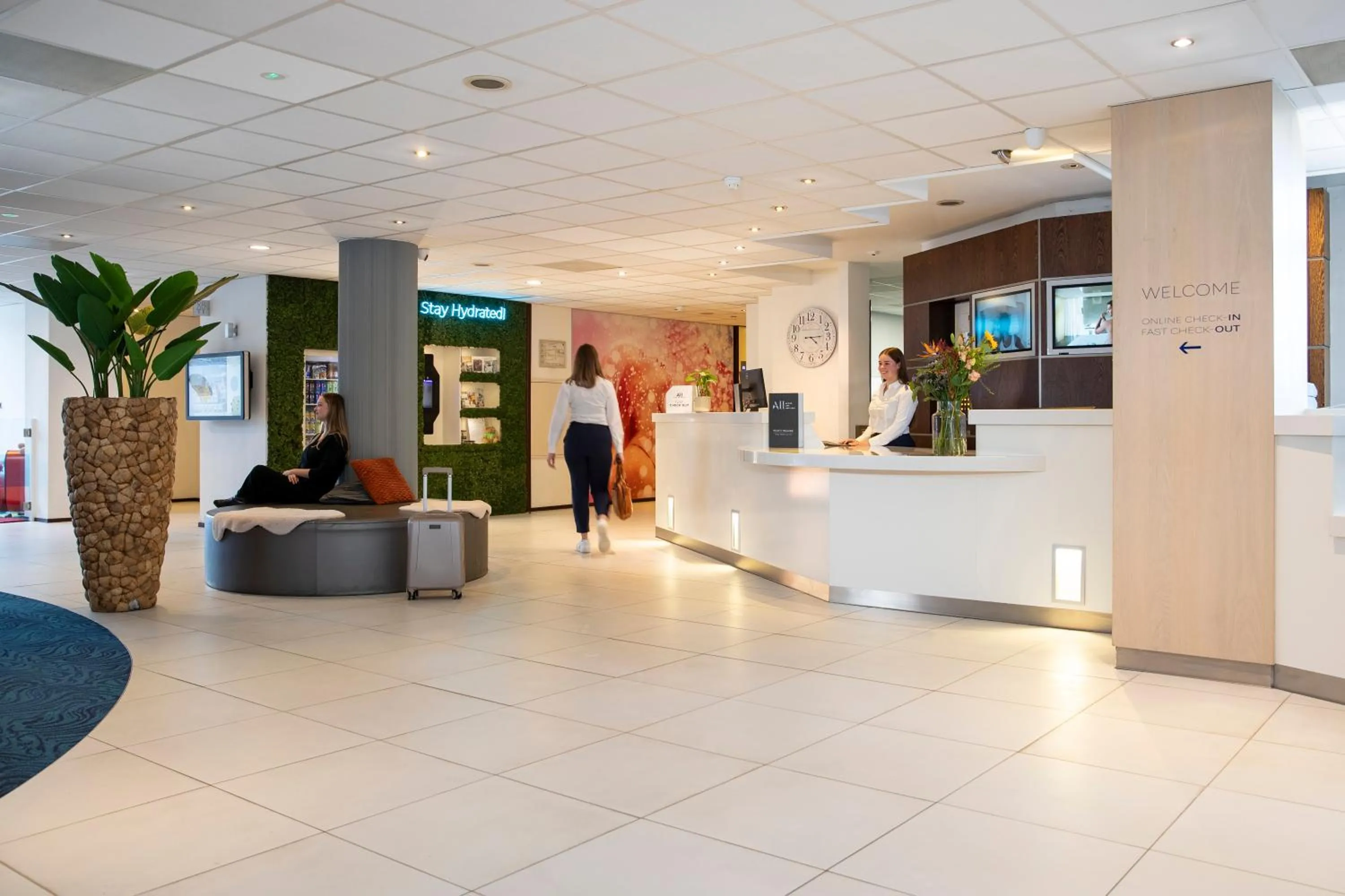 Lobby or reception in Novotel Maastricht