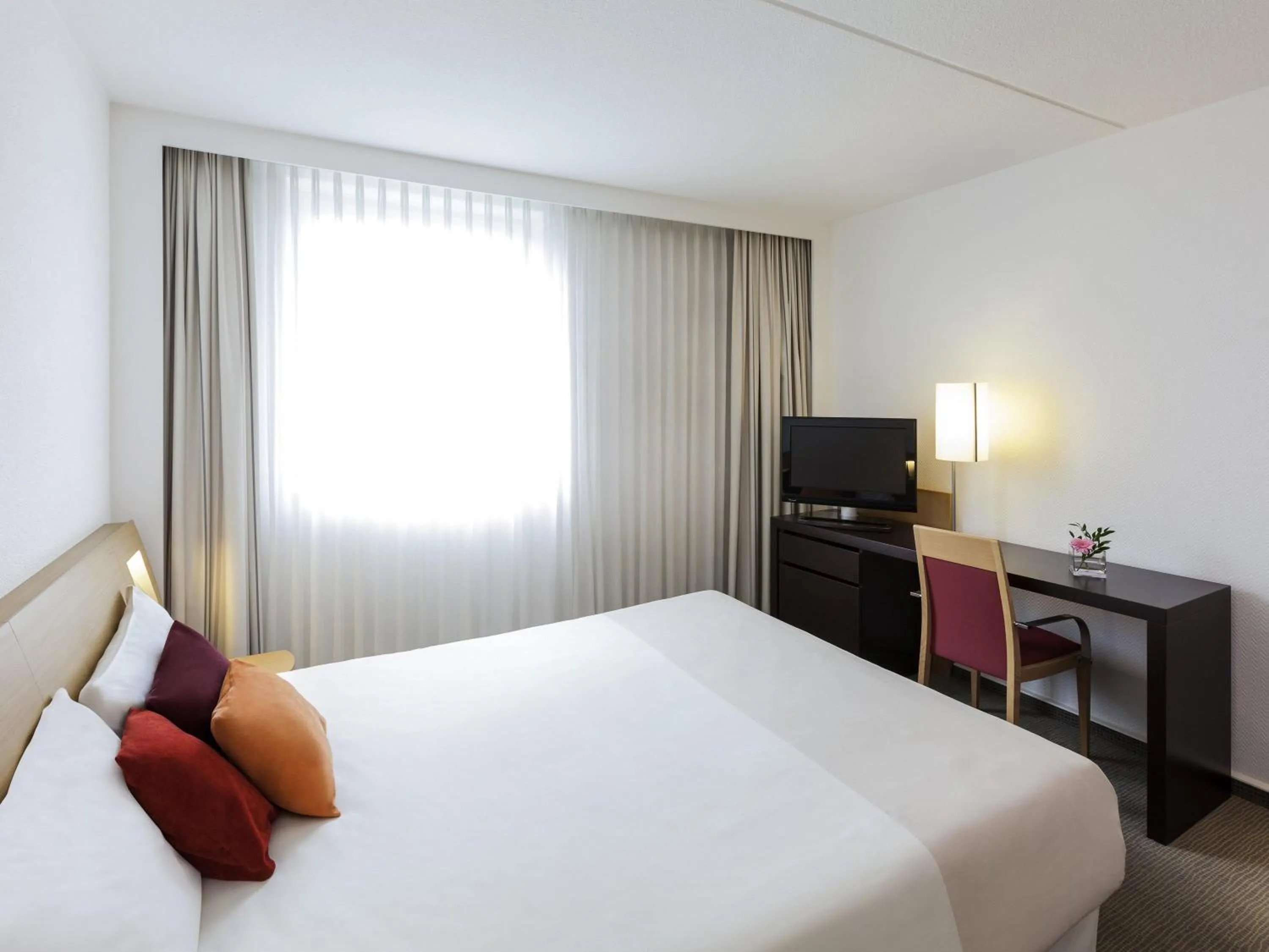 Bedroom, Bed in Novotel Maastricht