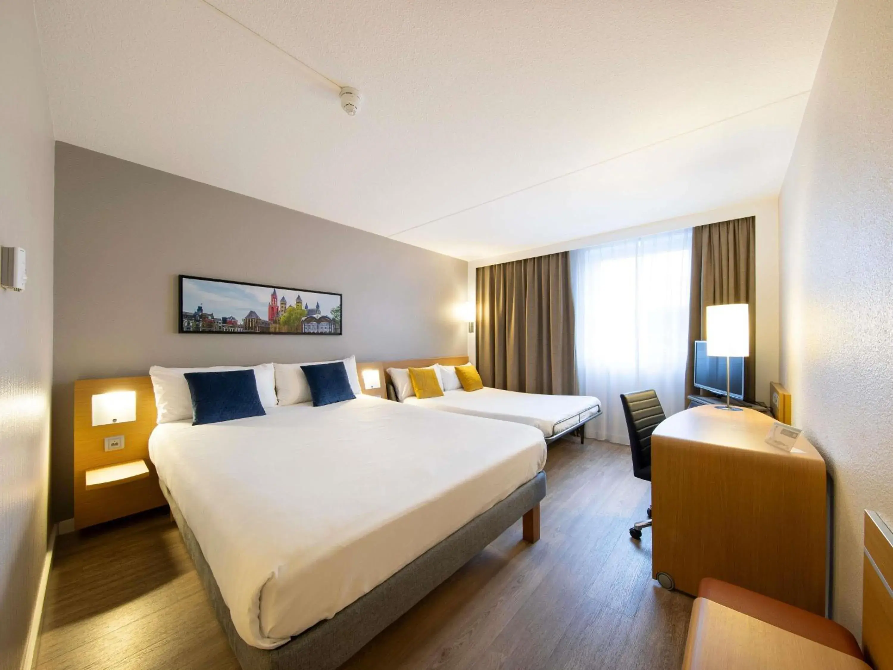 Superior Double Room with Sofa in Novotel Maastricht Superior Double Room with Sofa in Novotel Maastricht