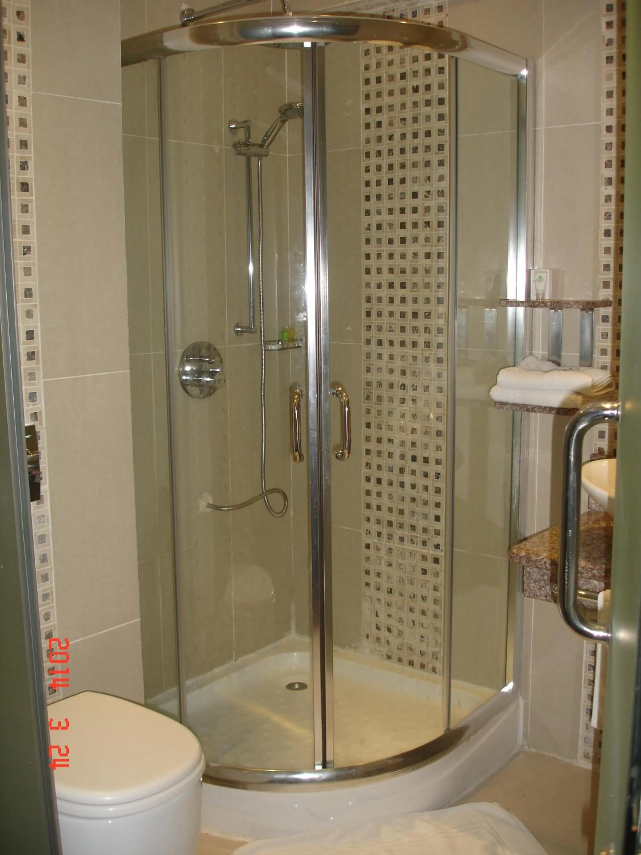 Shower in Best Western Plus Meridian Hotel