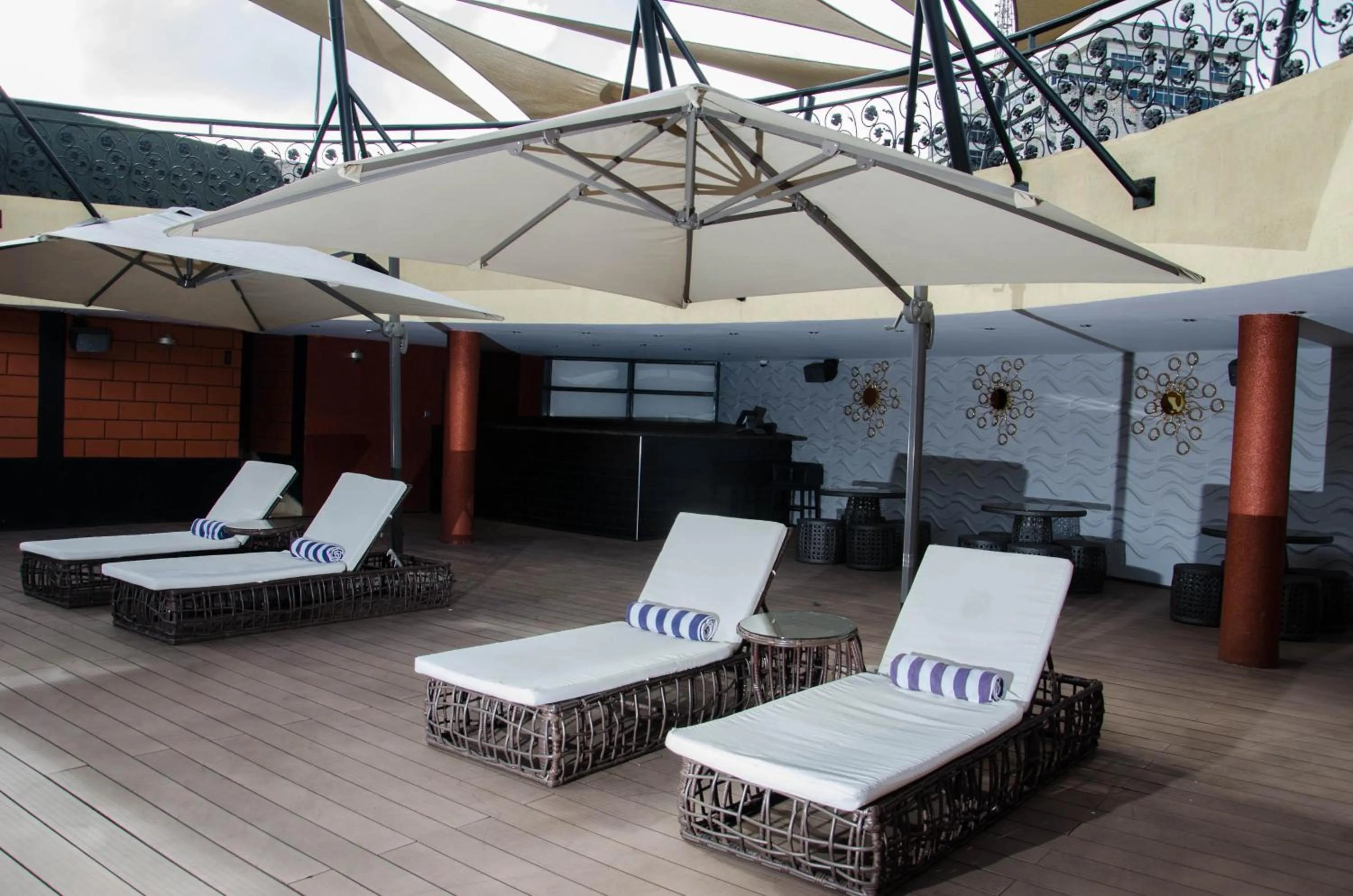 Swimming pool in Best Western Plus Meridian Hotel