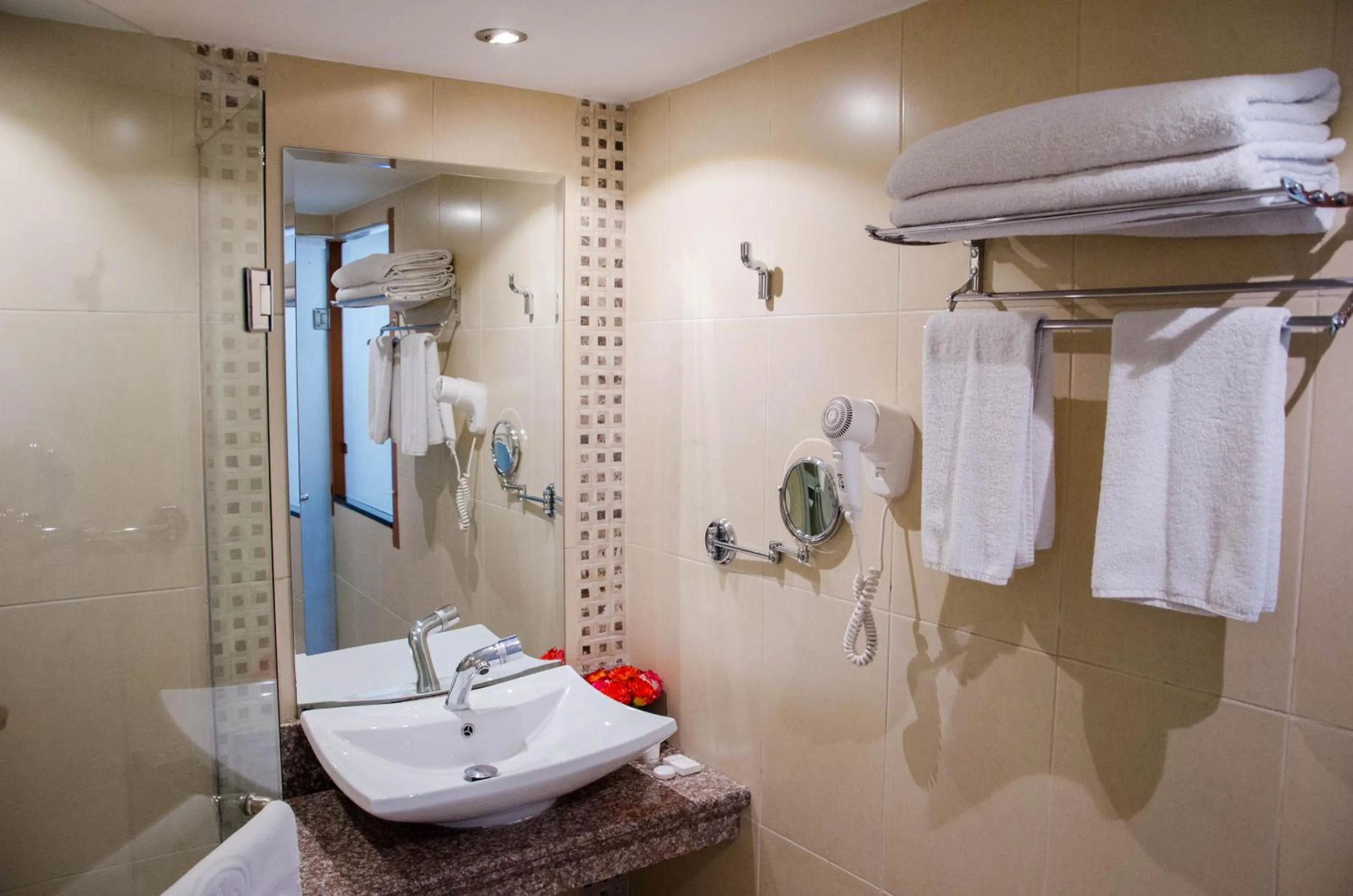 Shower in Best Western Plus Meridian Hotel