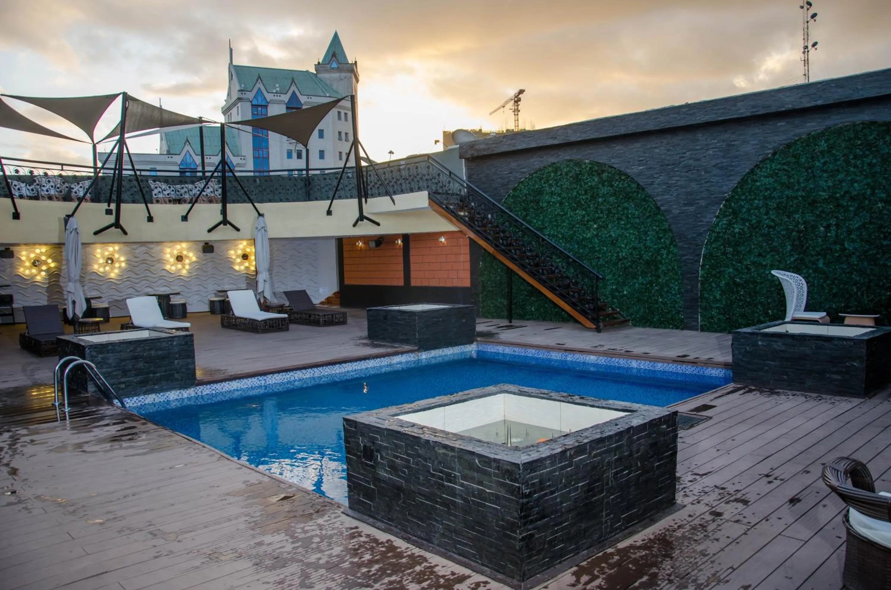 Swimming pool in Best Western Plus Meridian Hotel