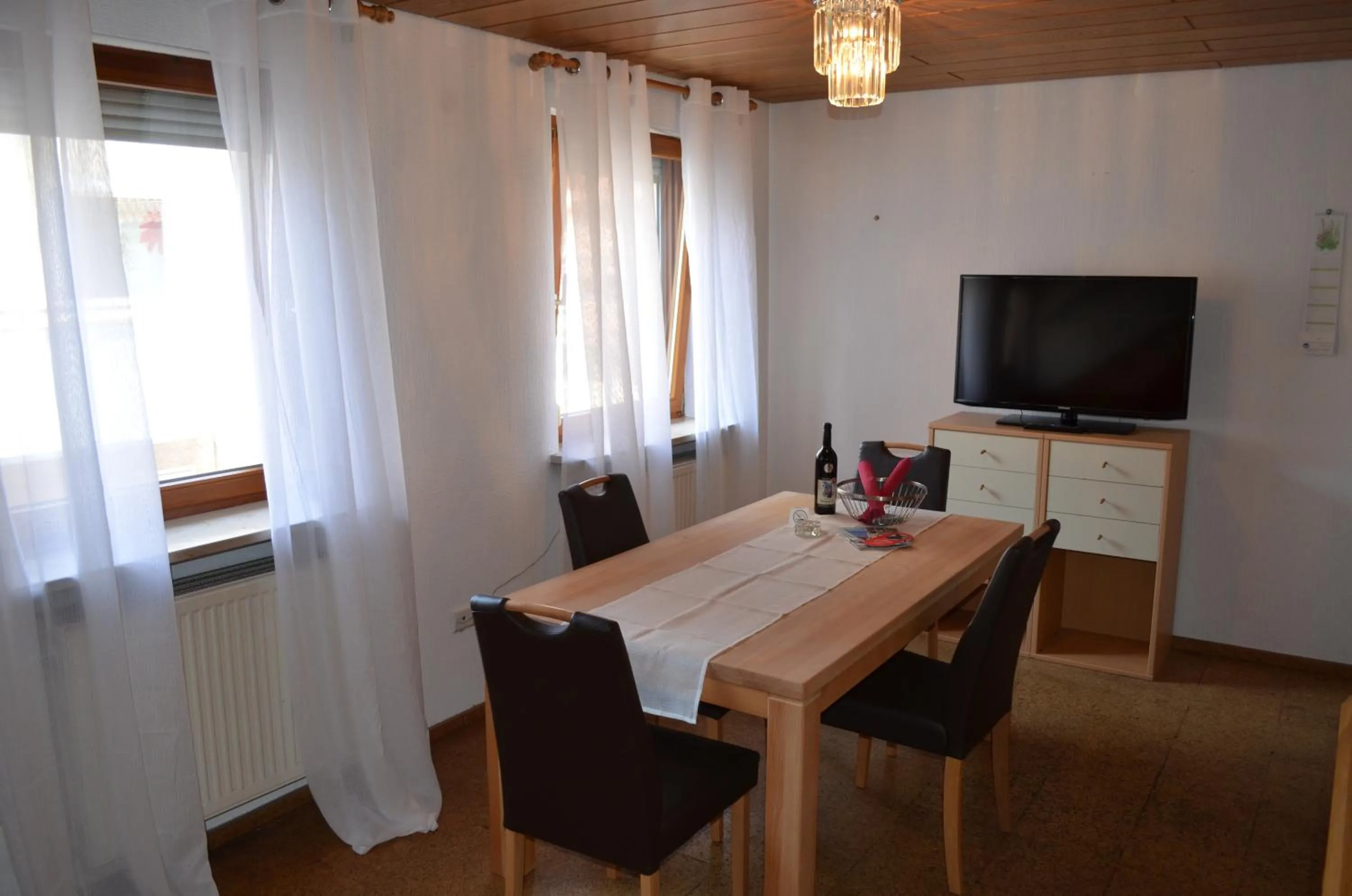 Dining area in Prinz City Apartments