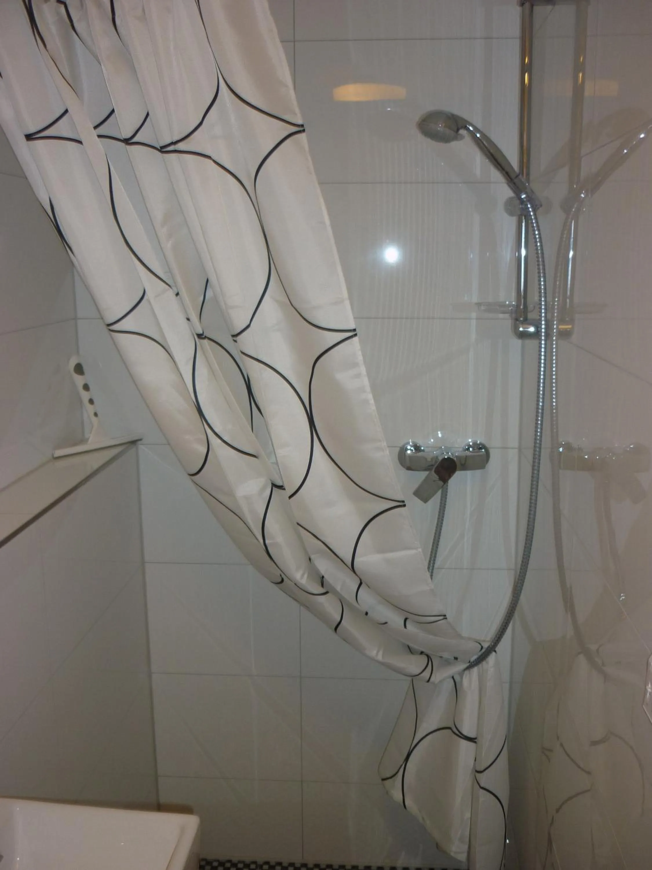 Bathroom in Prinz City Apartments