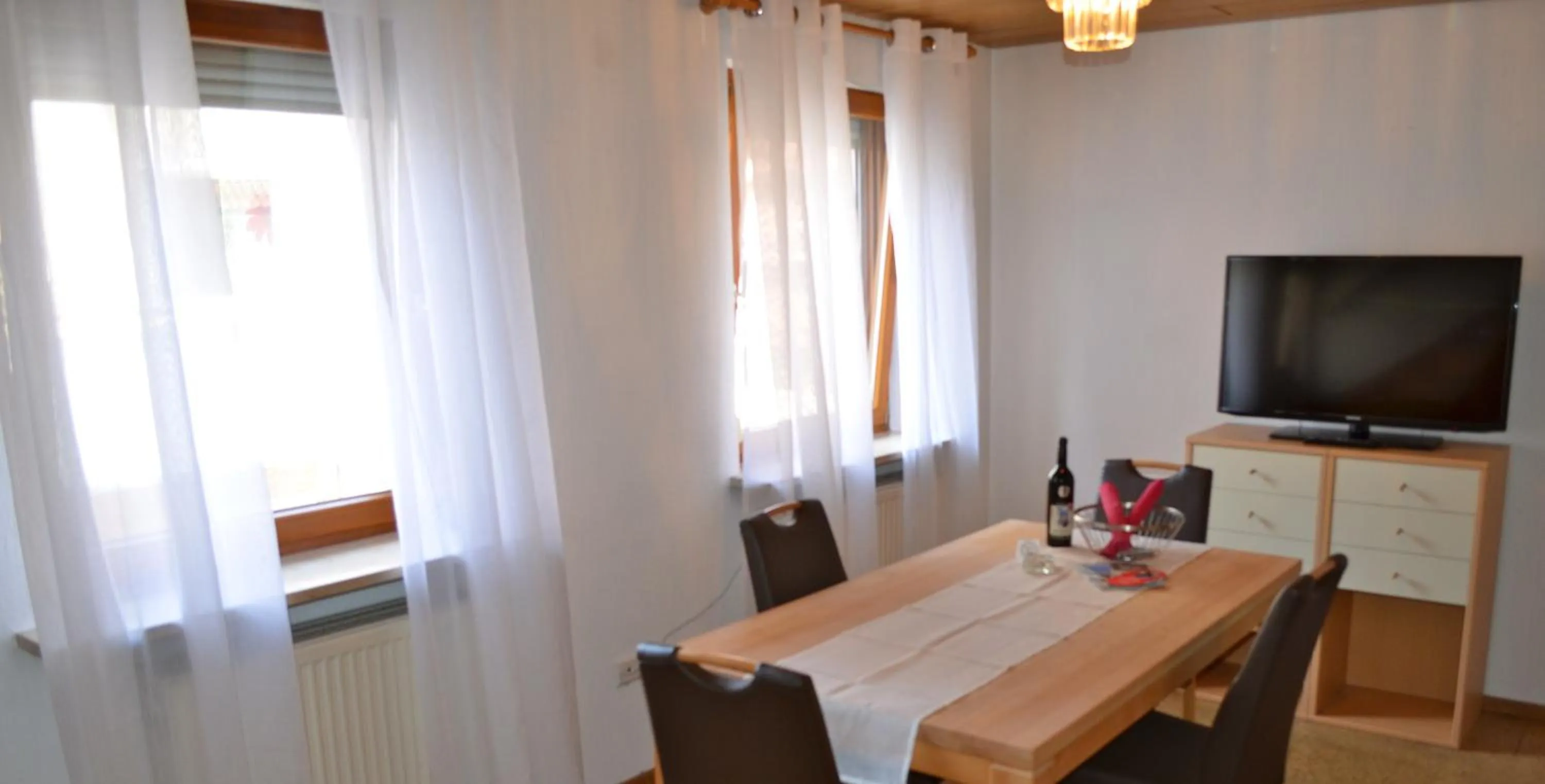 Dining area in Prinz City Apartments