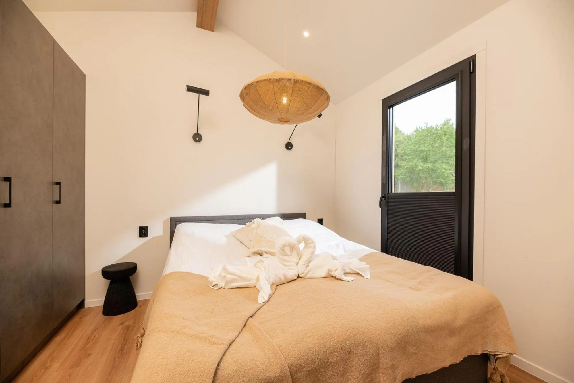 Bed in The Valley x Wilsum