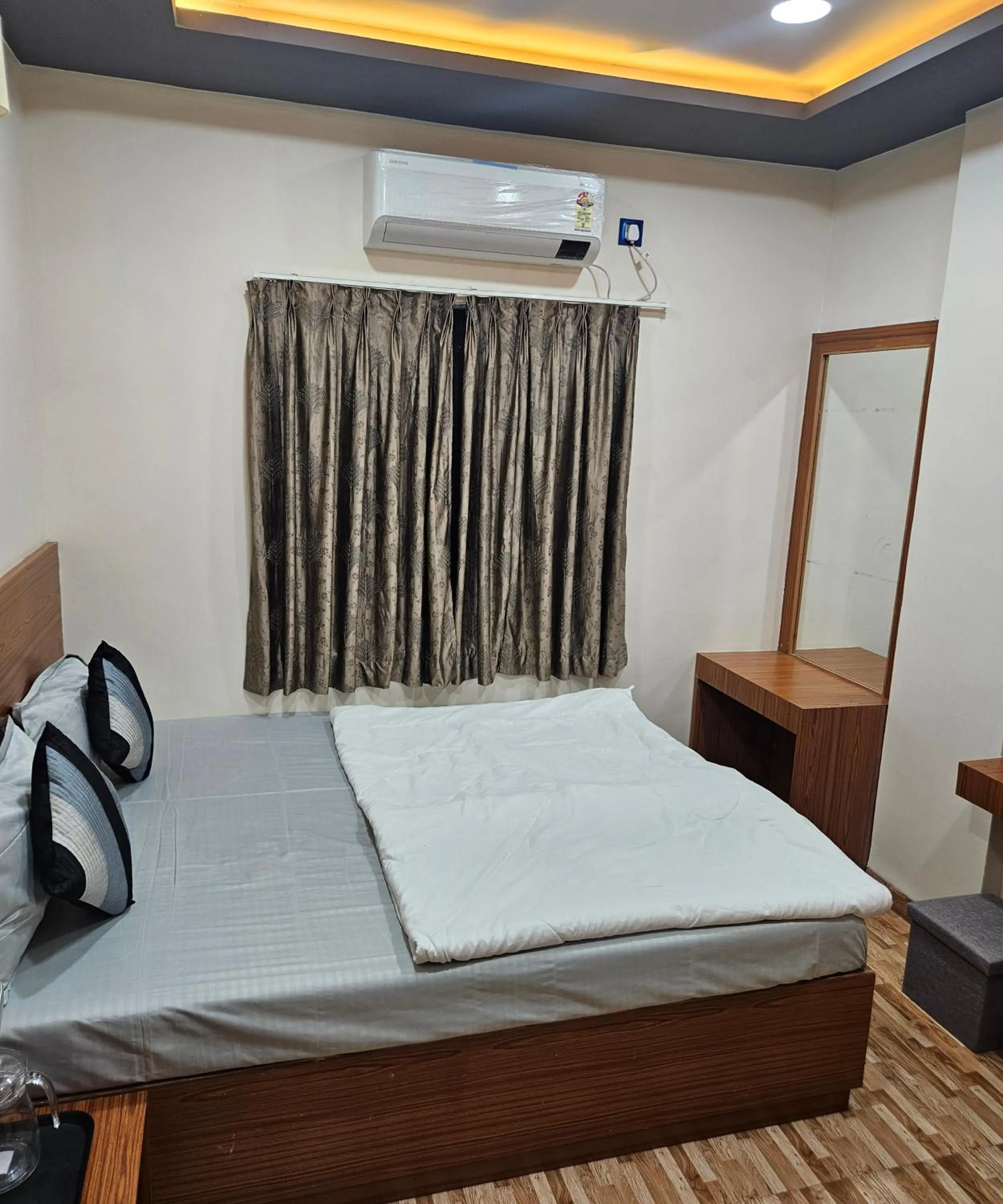 Bed in Hotel Sai Dakshina Inn & The Fern Restaurant