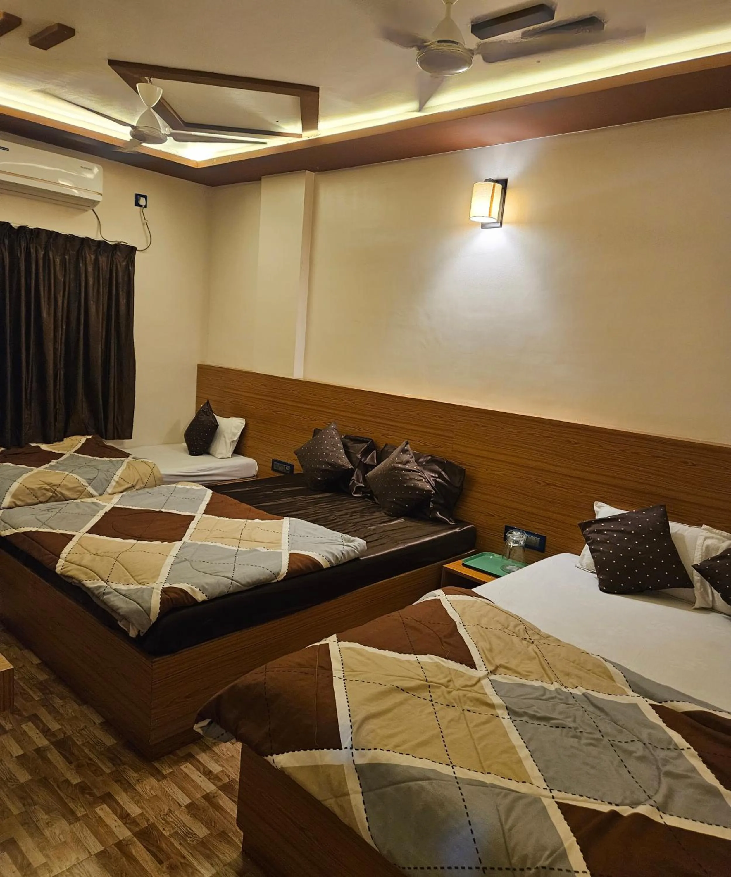 Bed in Hotel Sai Dakshina Inn & The Fern Restaurant