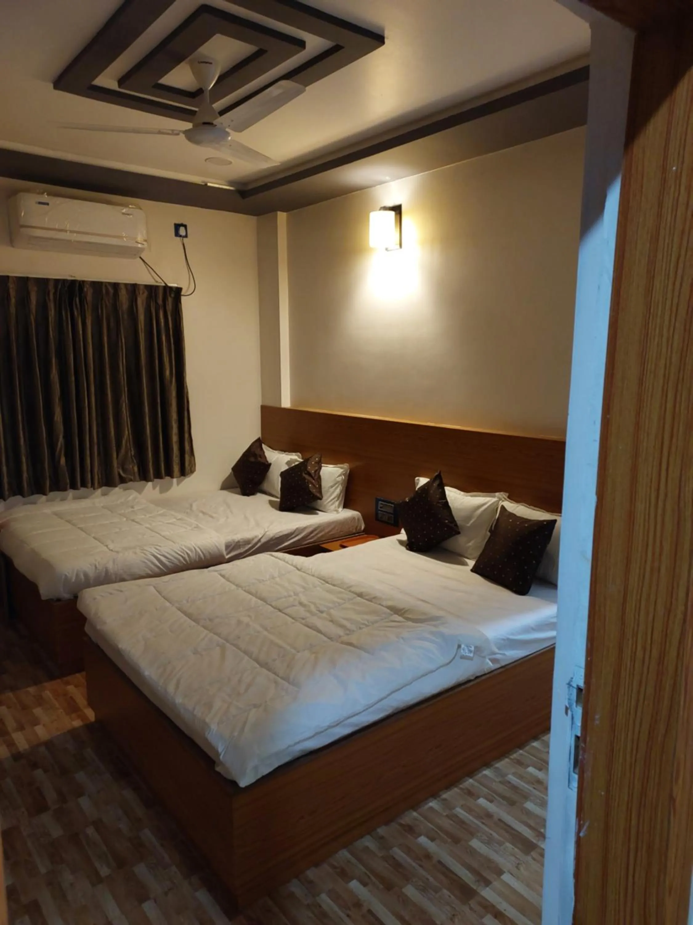 Bed in Hotel Sai Dakshina Inn & The Fern Restaurant