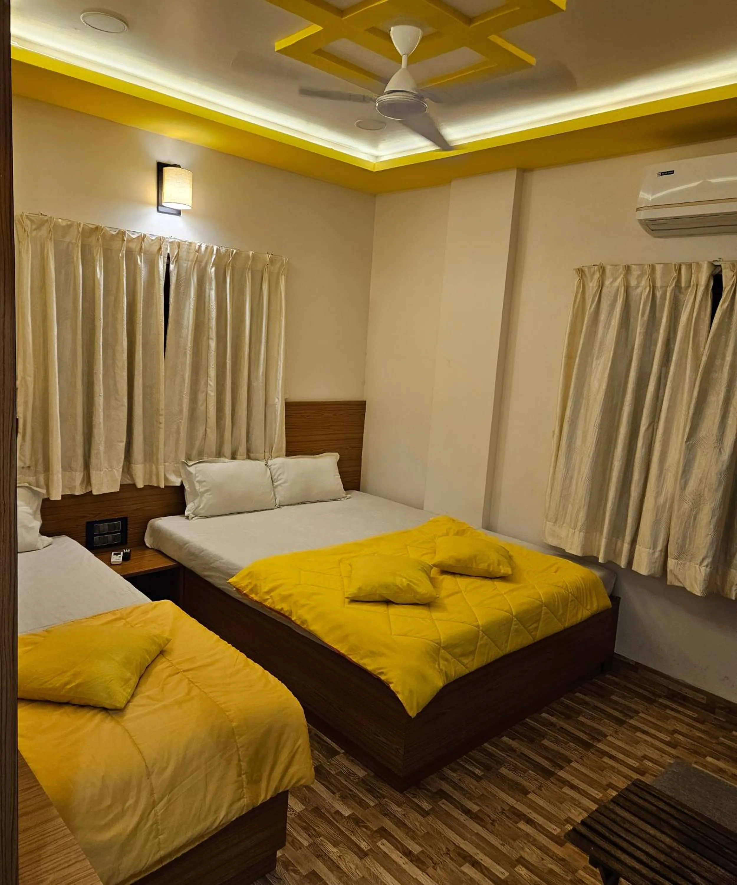 Bed in Hotel Sai Dakshina Inn & The Fern Restaurant