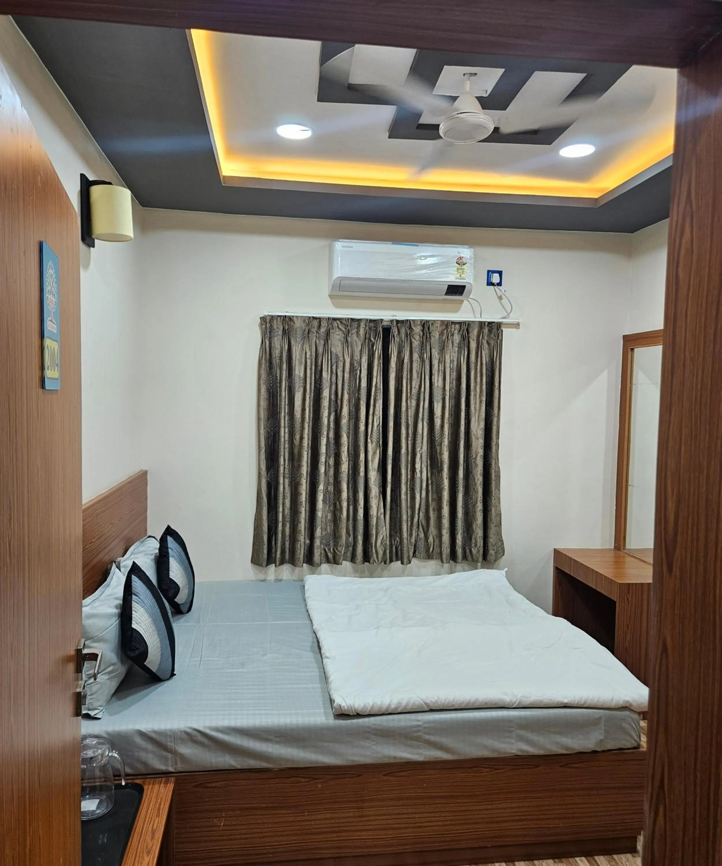 Bed in Hotel Sai Dakshina Inn & The Fern Restaurant