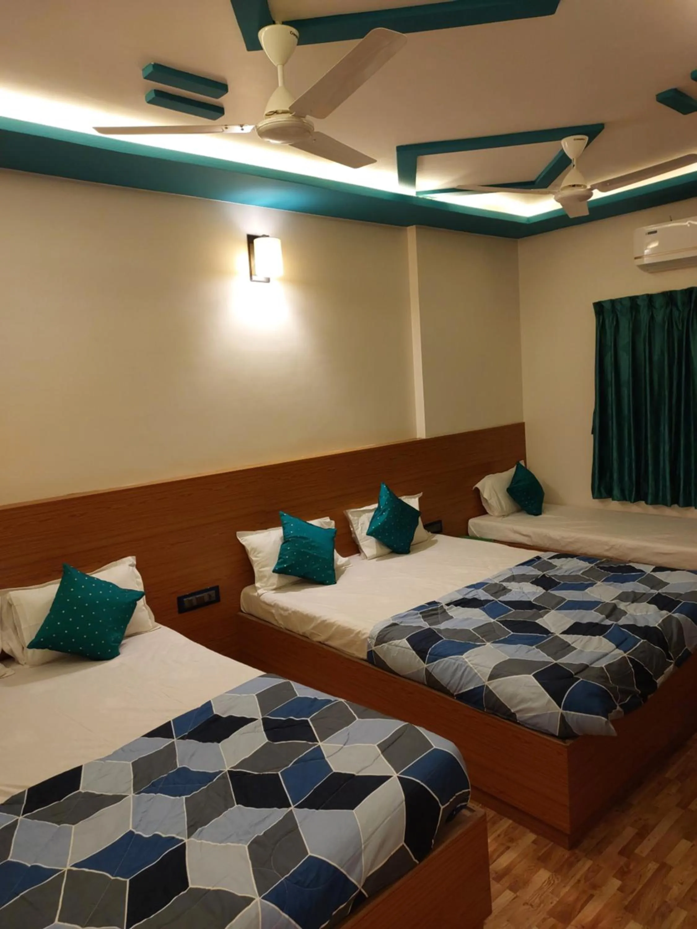 Bed in Hotel Sai Dakshina Inn & The Fern Restaurant