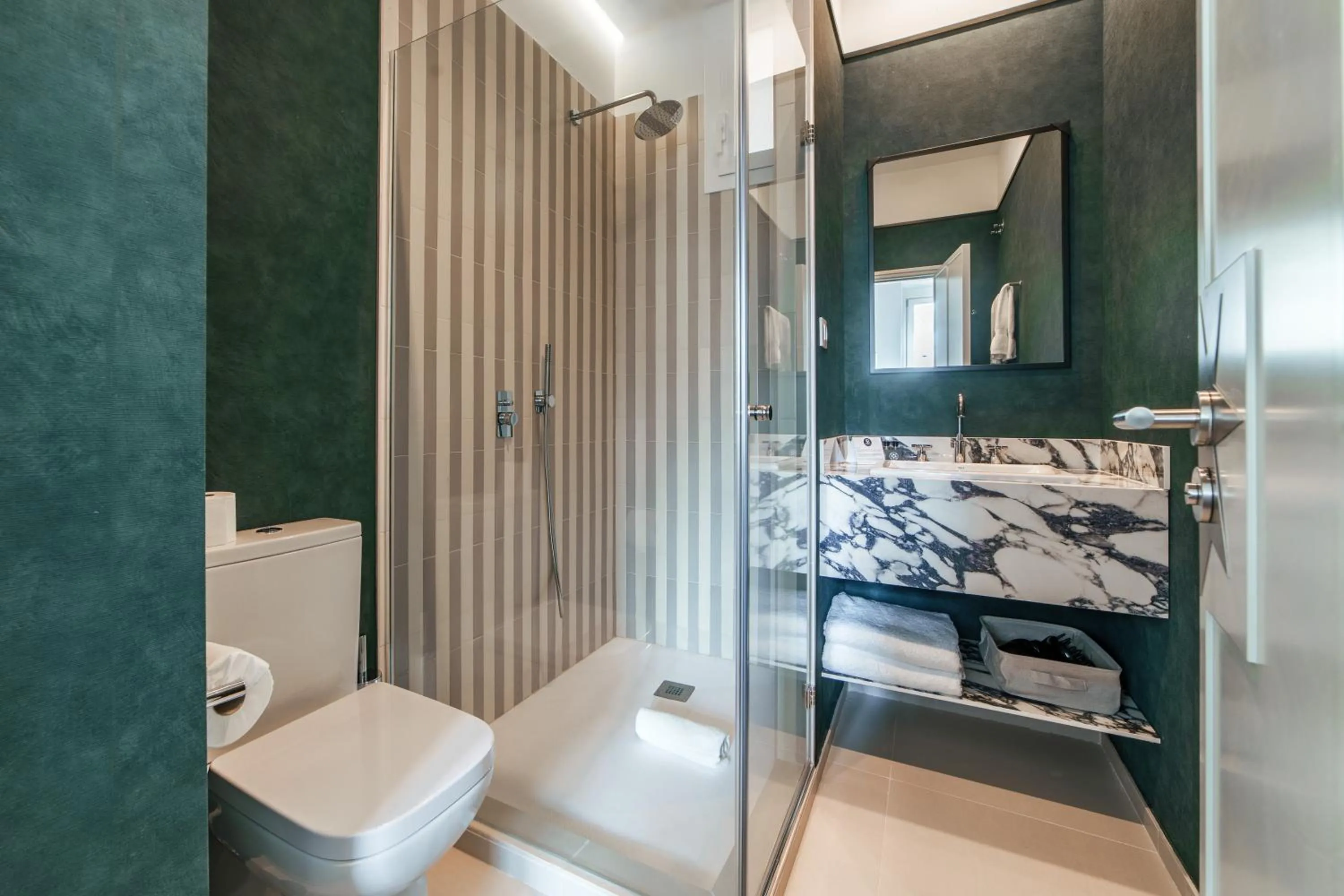 Shower in Apartamentos Soho Boutique Hoy No Me Puedo Levantar