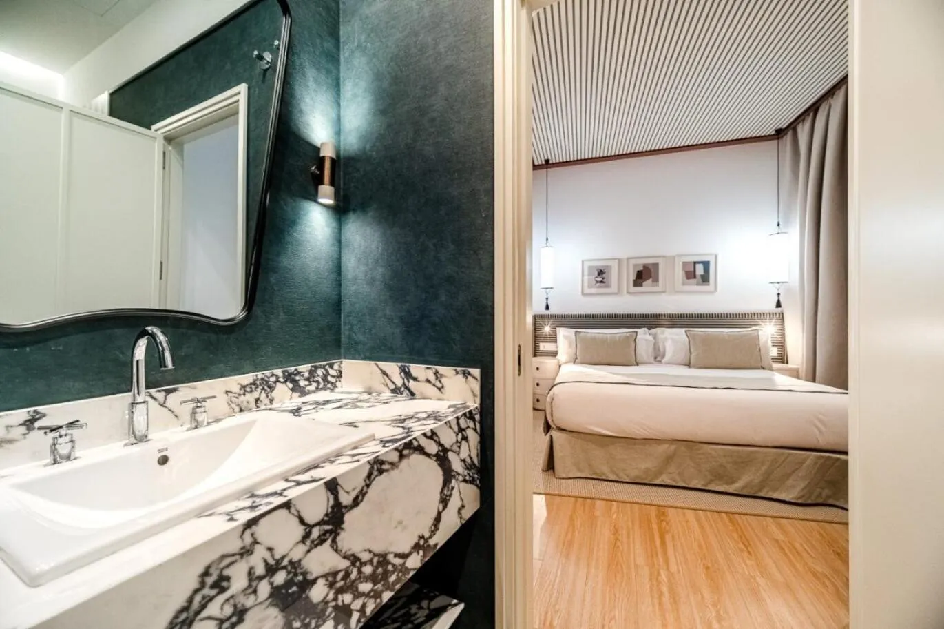 Bathroom, Bed in Apartamentos Soho Boutique Hoy No Me Puedo Levantar