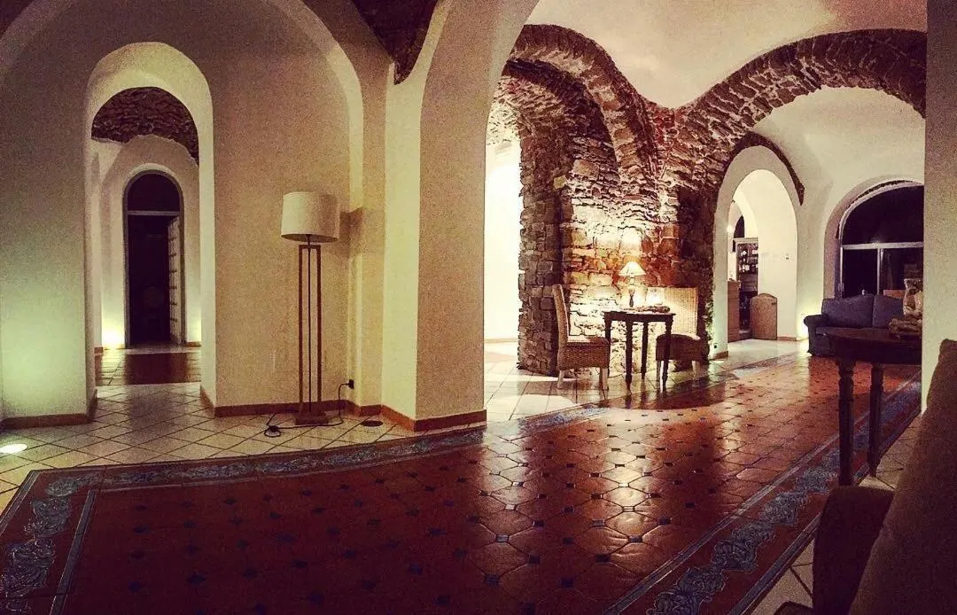 Communal lounge/ TV room in Hotel Garden Riviera