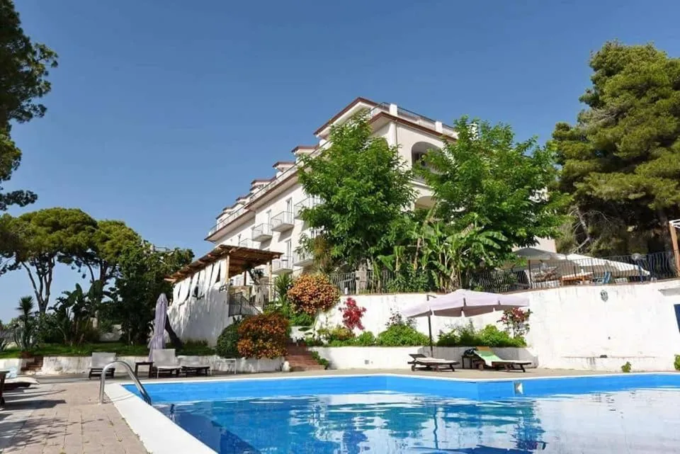 Property building in Hotel Garden Riviera