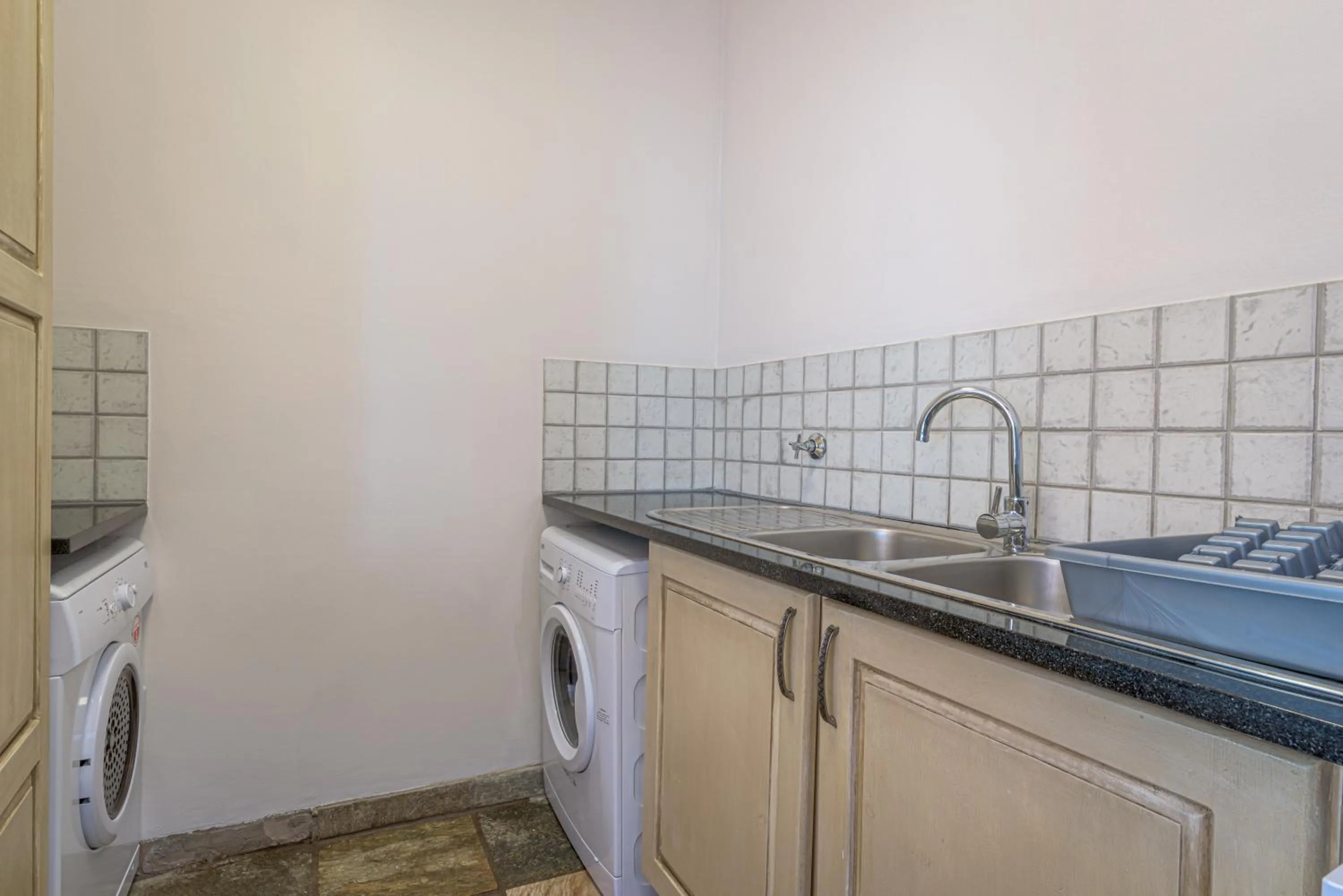 Kitchen or kitchenette in Fynbos Golf and Country Estate