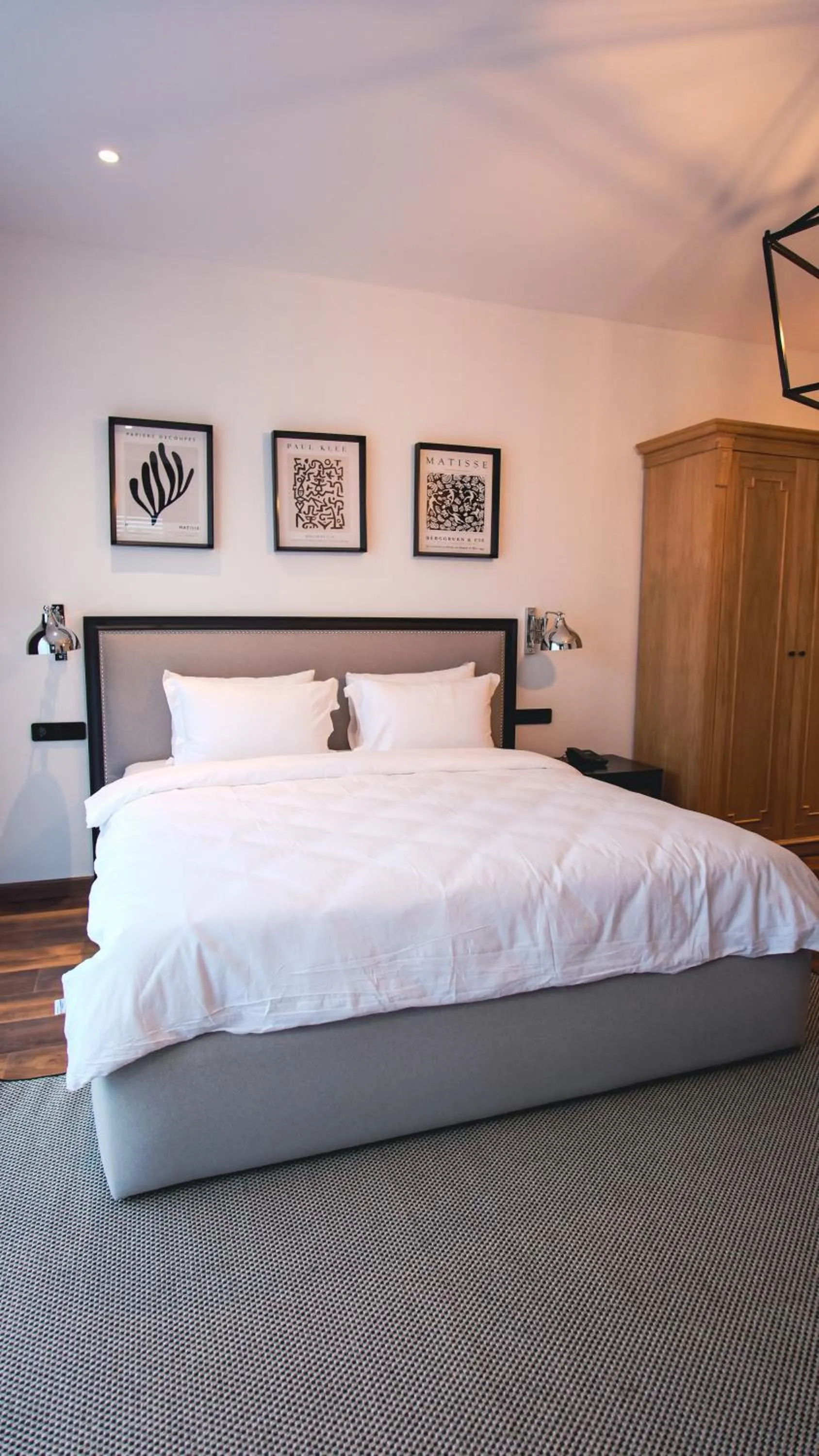 Bed in Be Side Hotel