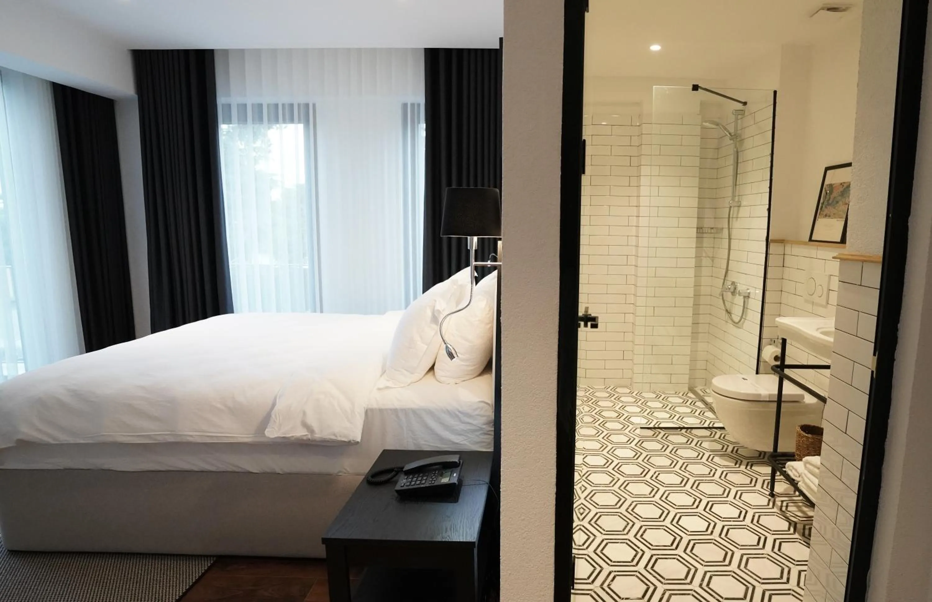 Bathroom, Bed in Be Side Hotel