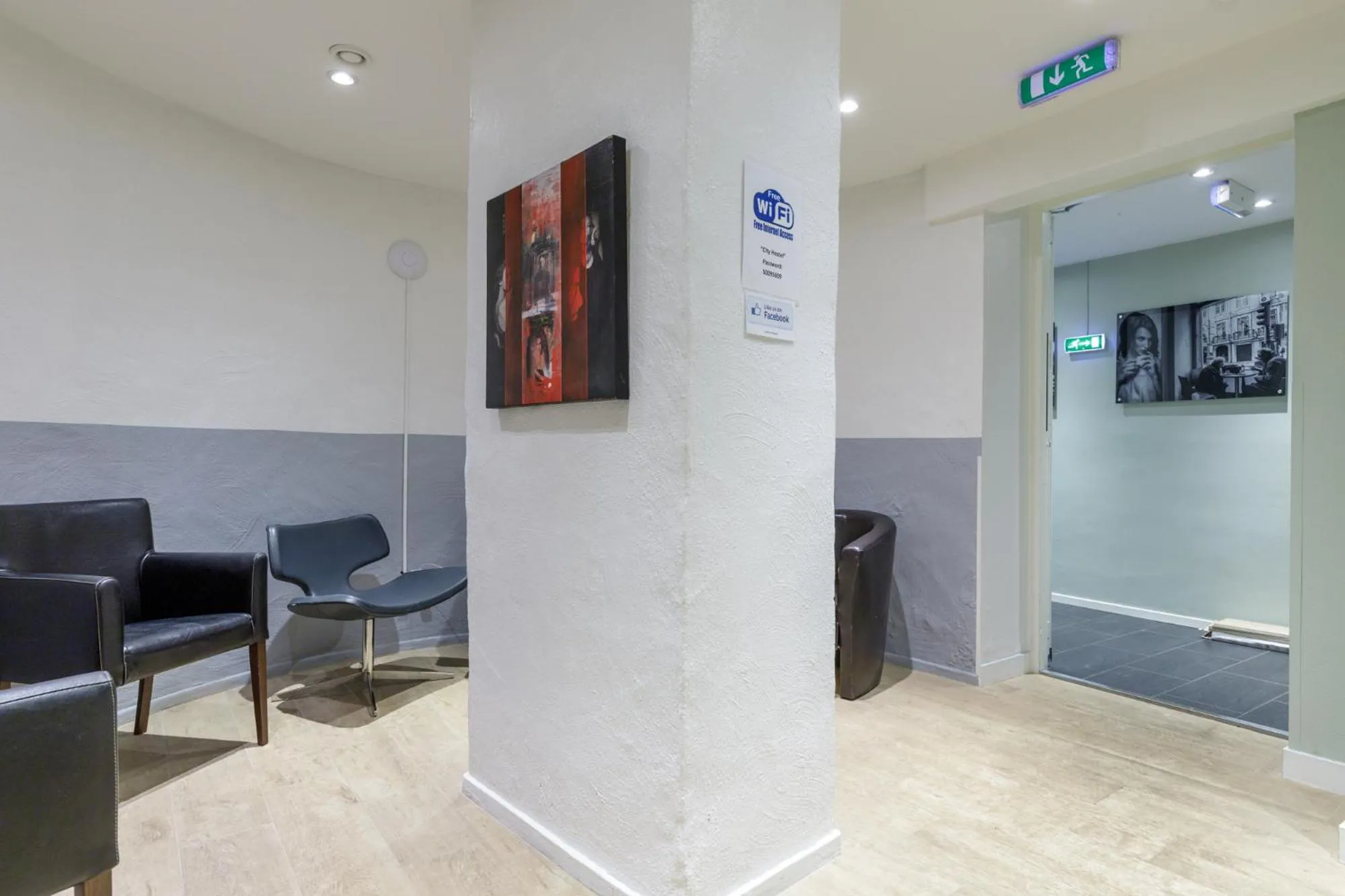 Communal lounge/ TV room in City Hostel