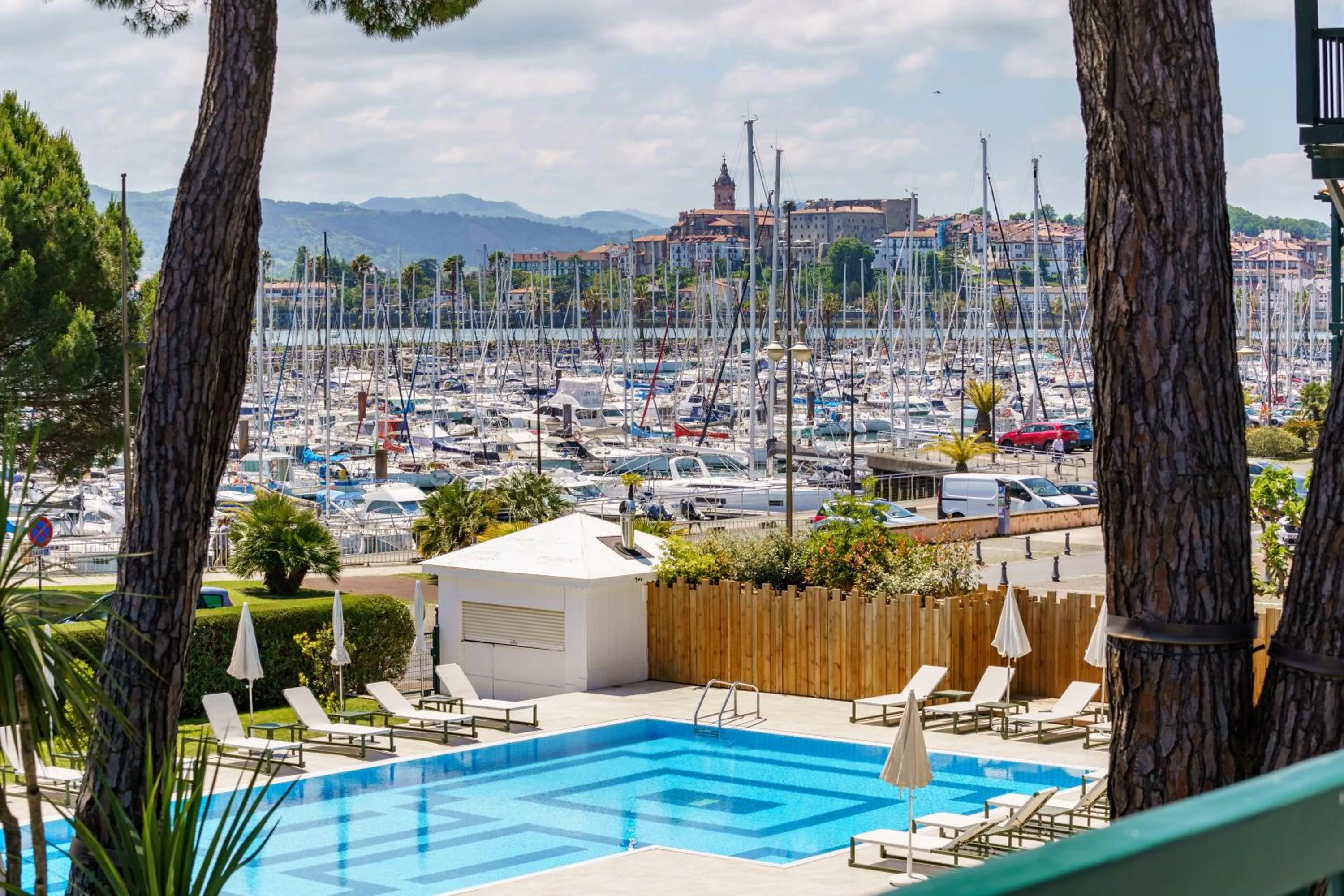 Pool view in Hôtel Ibaïa