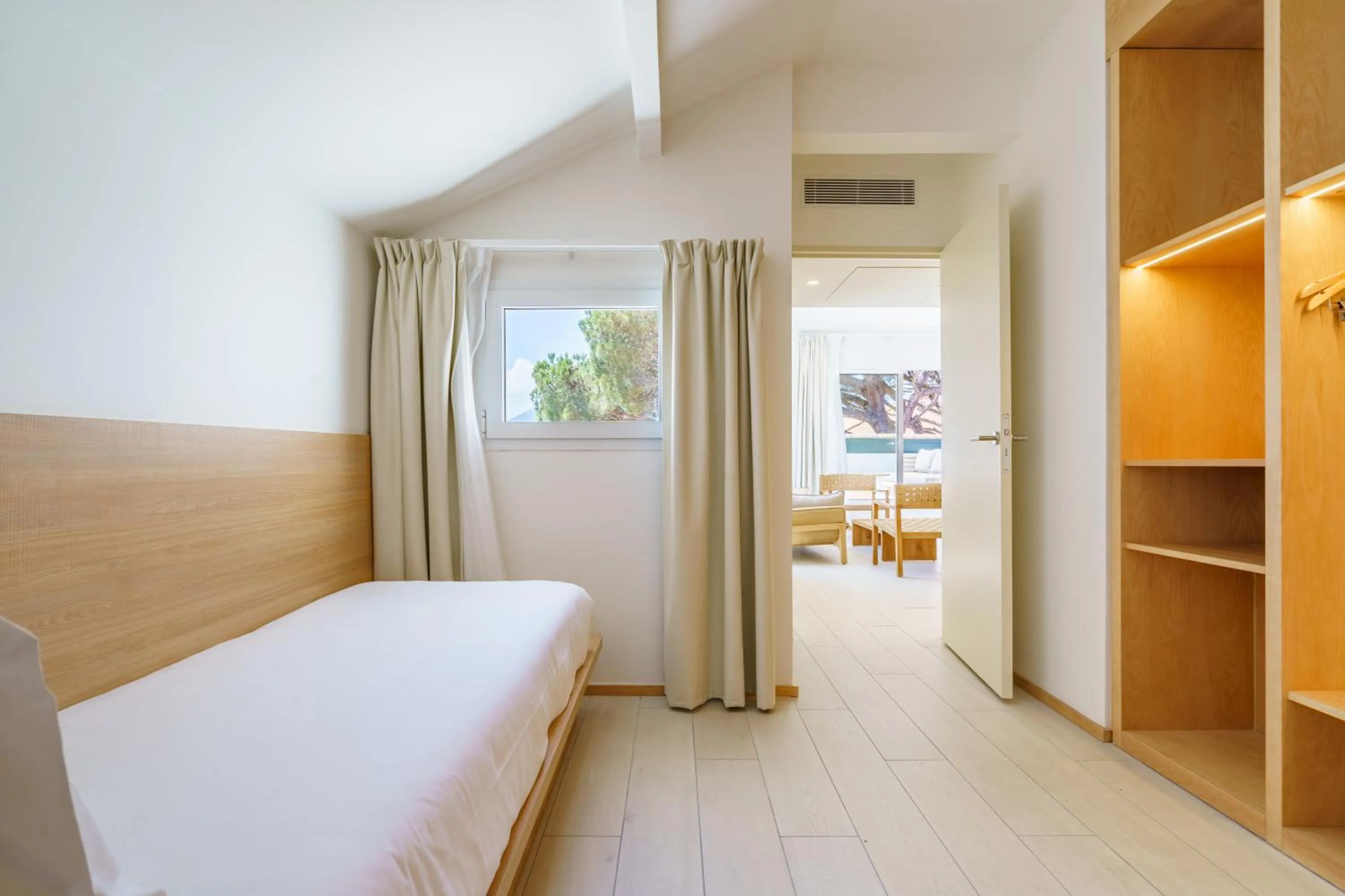 Photo of the whole room, Bed in Hôtel Ibaïa