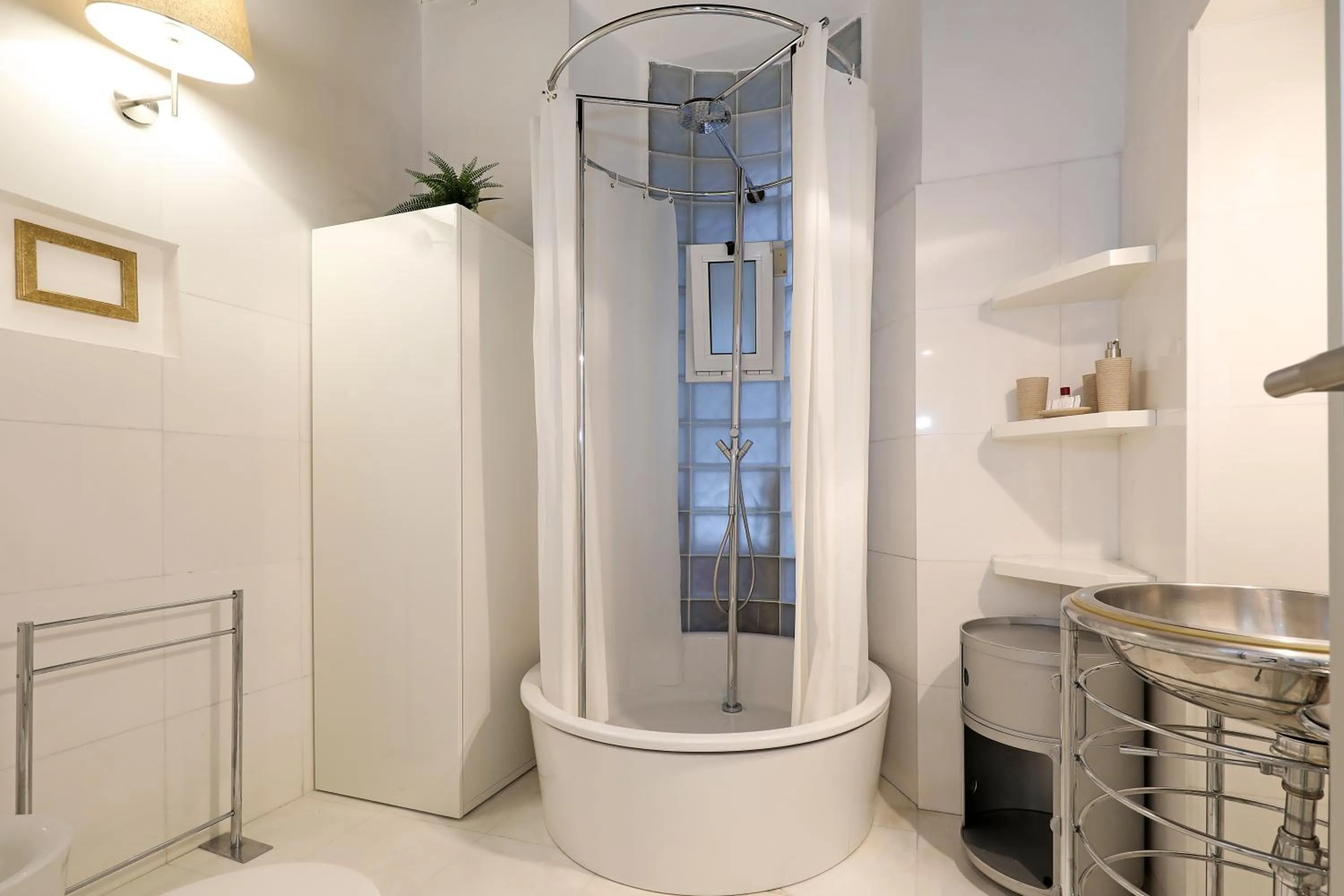 Shower in Luxury Gambero apartment