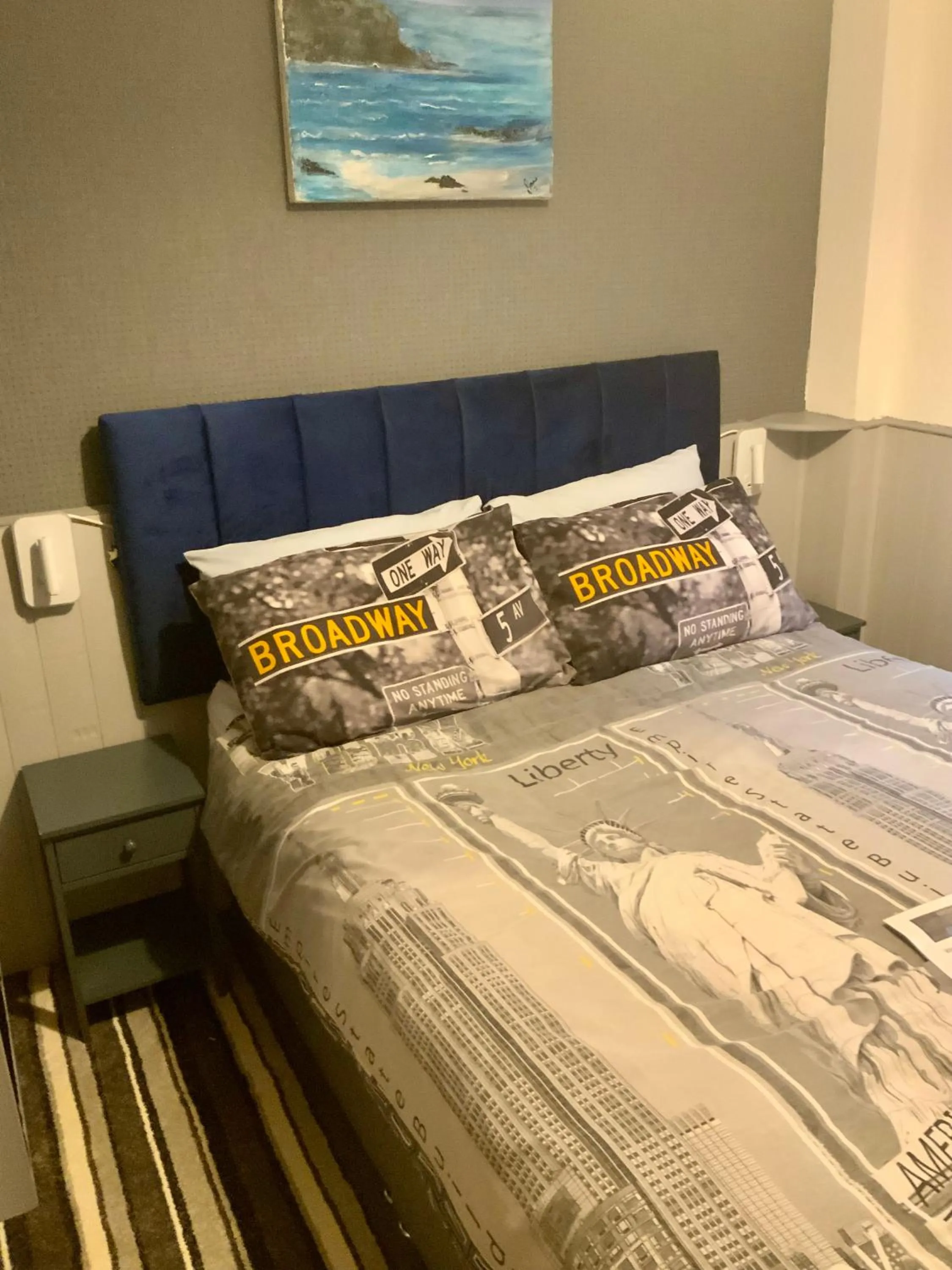 Bedroom, Bed in Bromptons