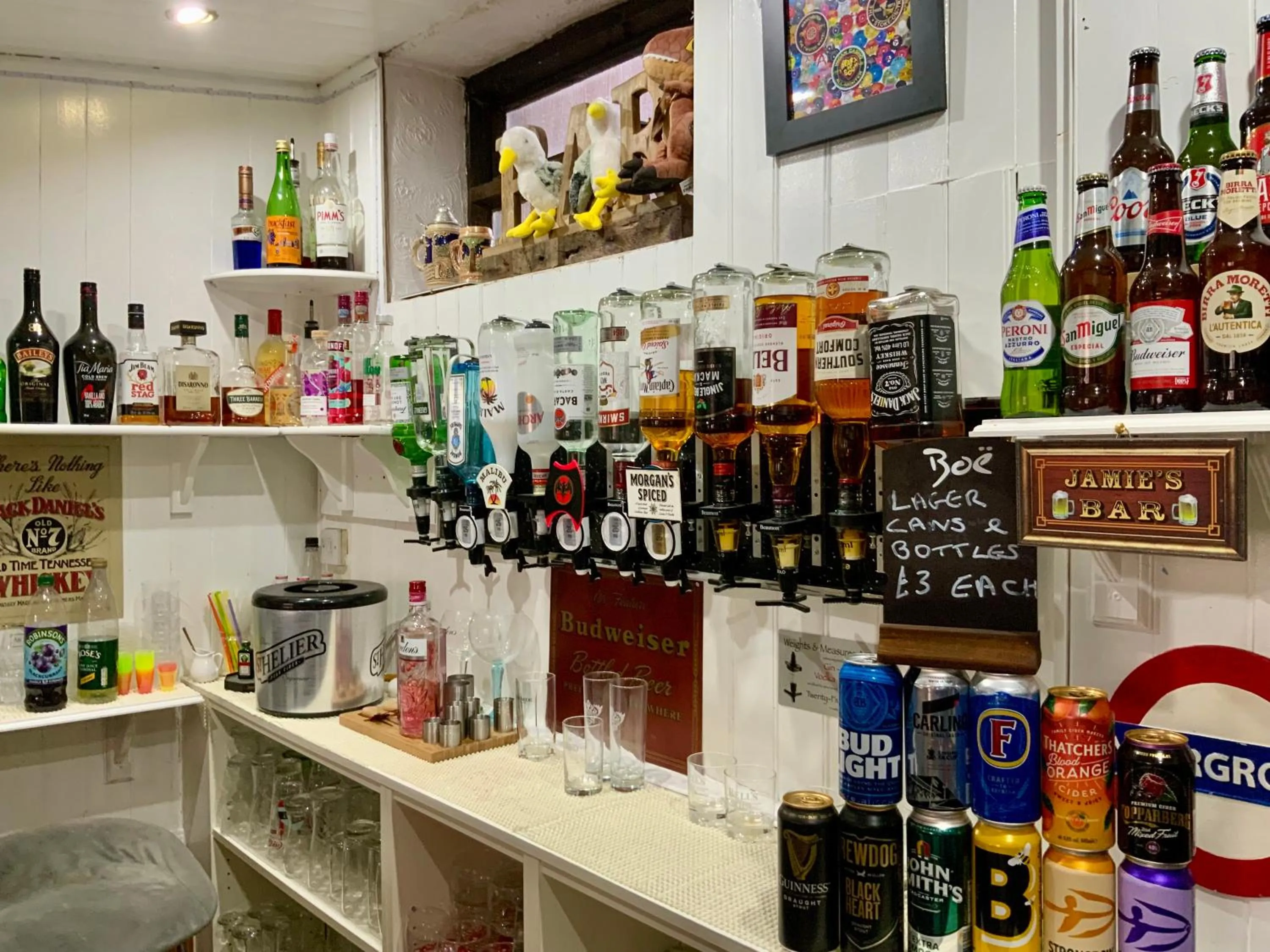 Lounge or bar in Bromptons